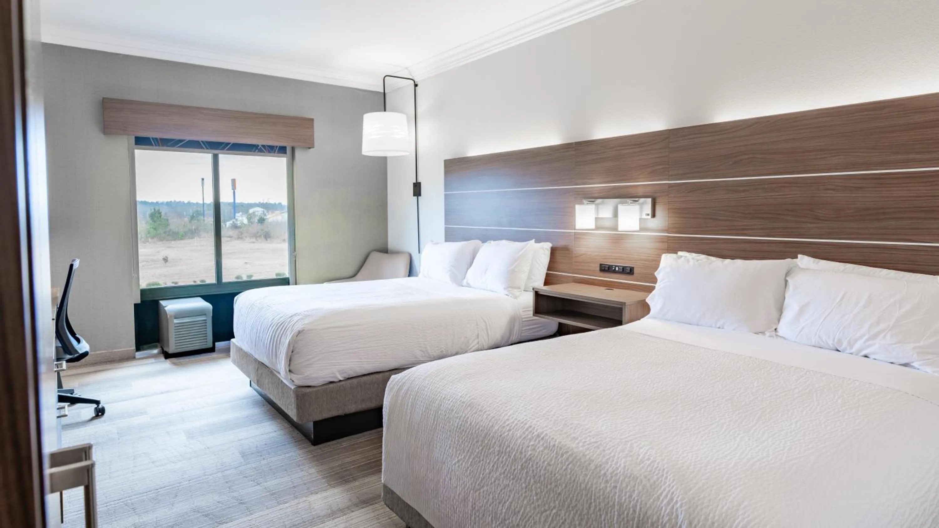 Bed in Holiday Inn Express & Suites Macon - I-475 by IHG