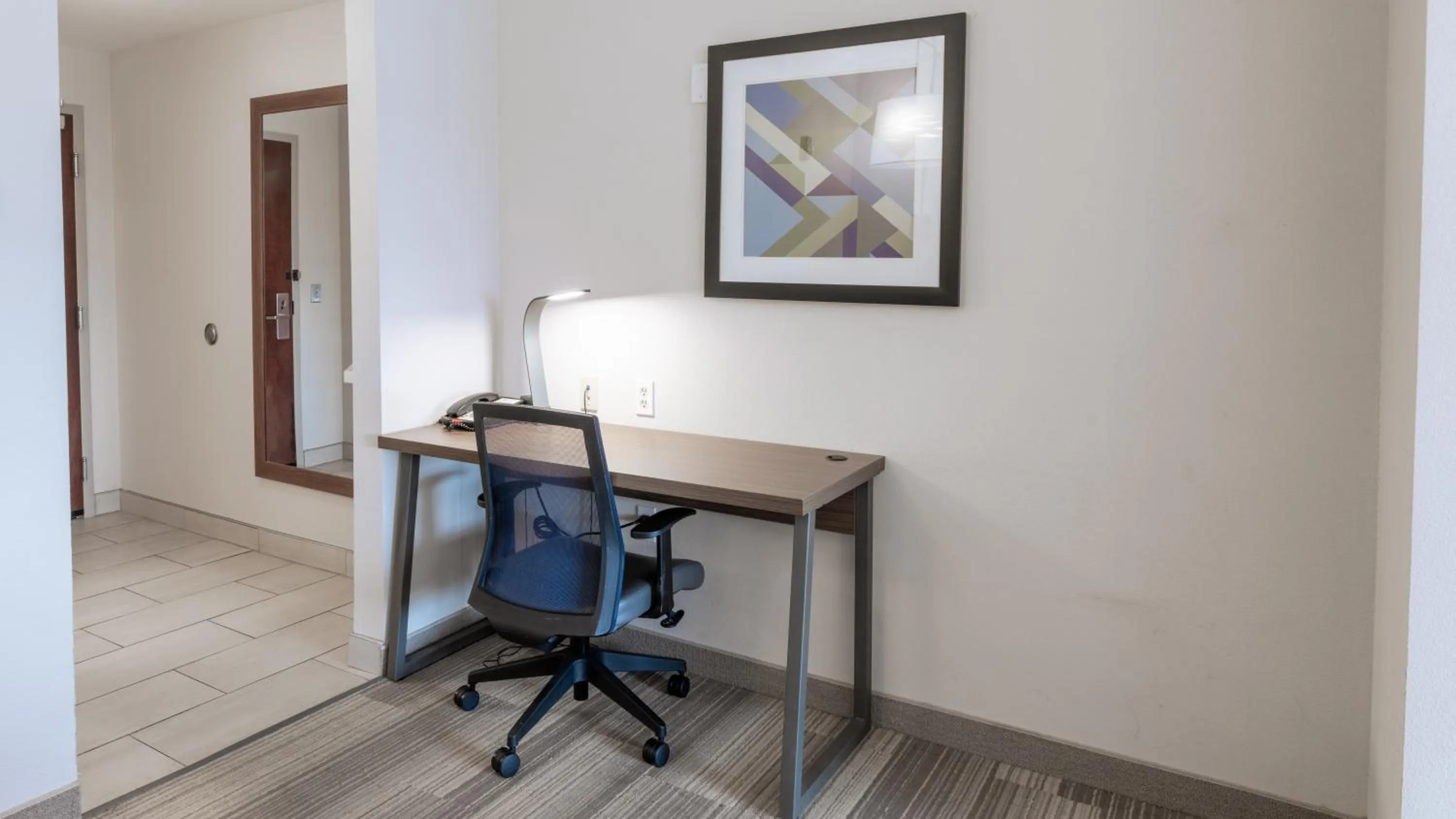 Holiday Inn Express & Suites Macon - I-475 by IHG