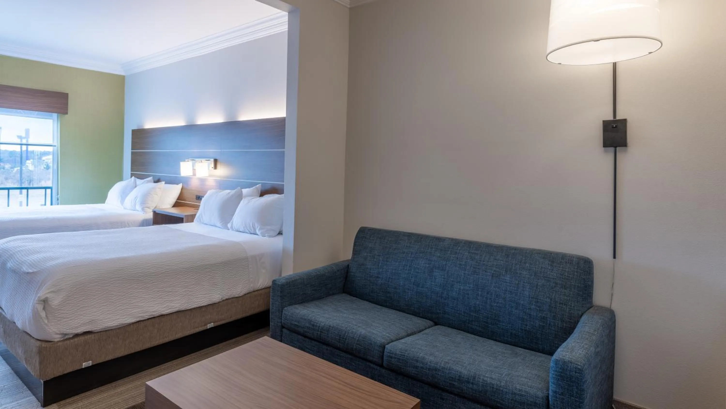 Bed in Holiday Inn Express & Suites Macon - I-475 by IHG
