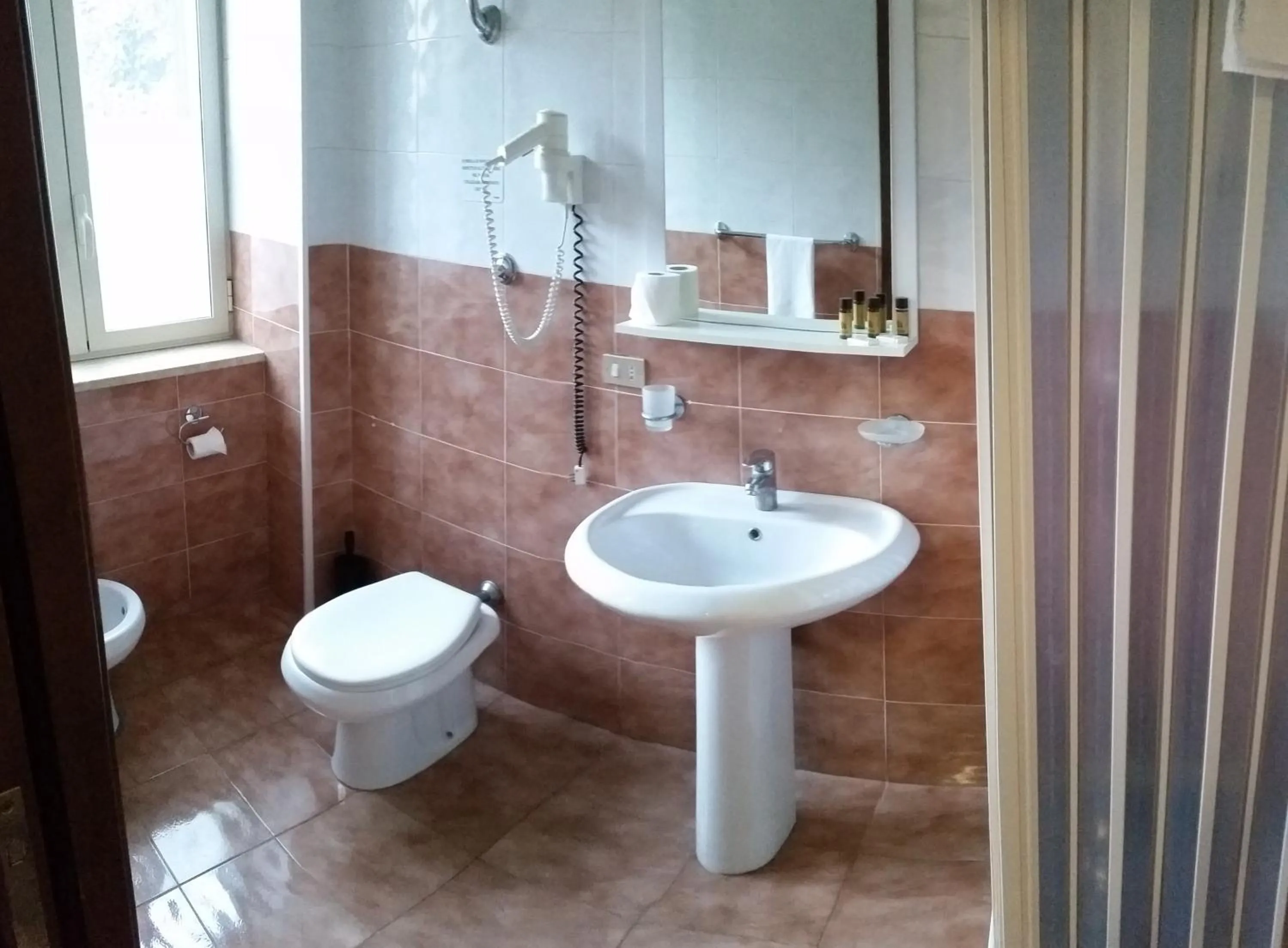 Shower in Hotel Sirio