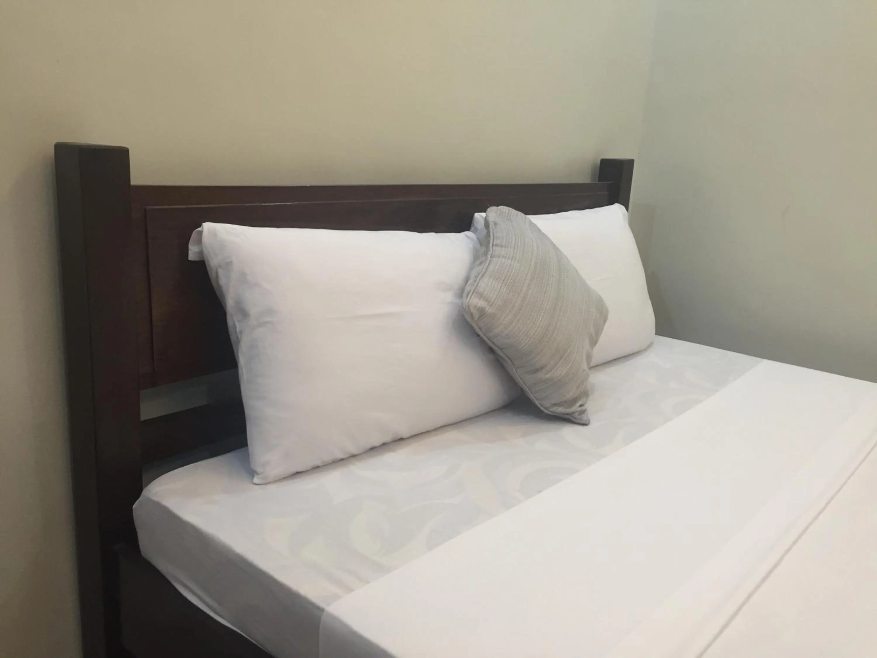 Property building, Bed in Seaslugs Travellers Inn