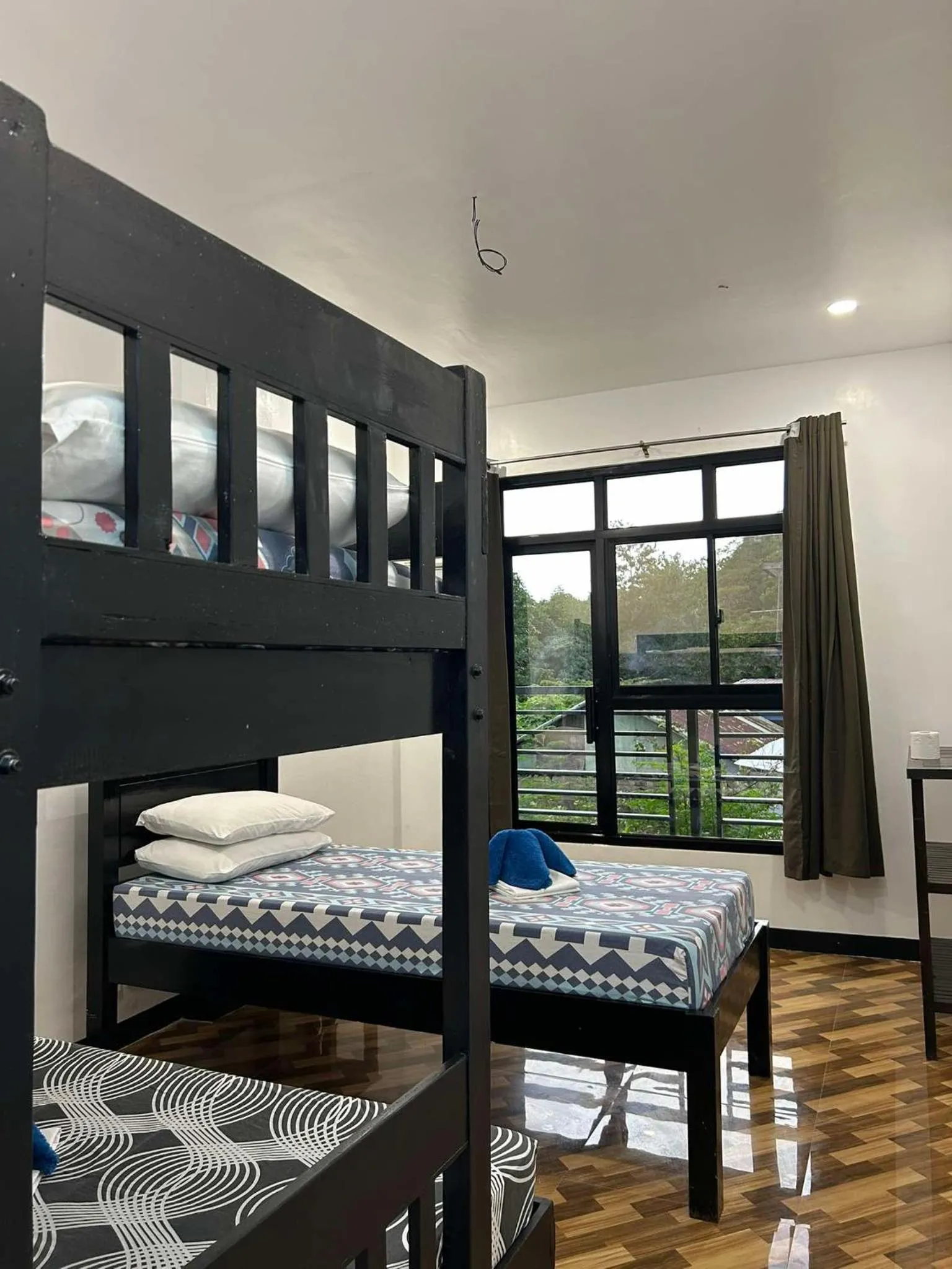 Photo of the whole room, Bed in Seaslugs Travellers Inn