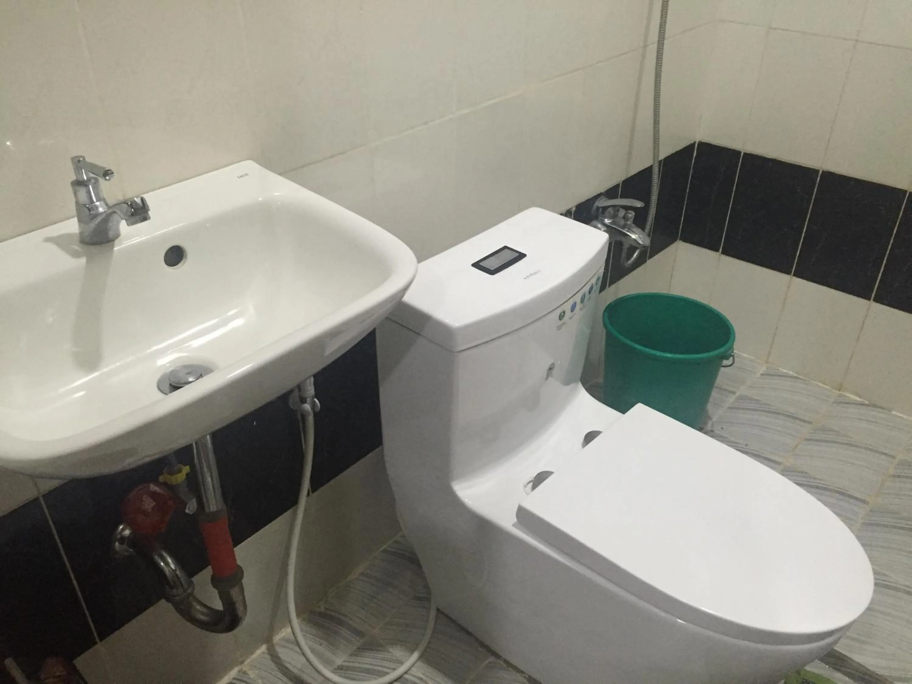 Property building in Seaslugs Travellers Inn