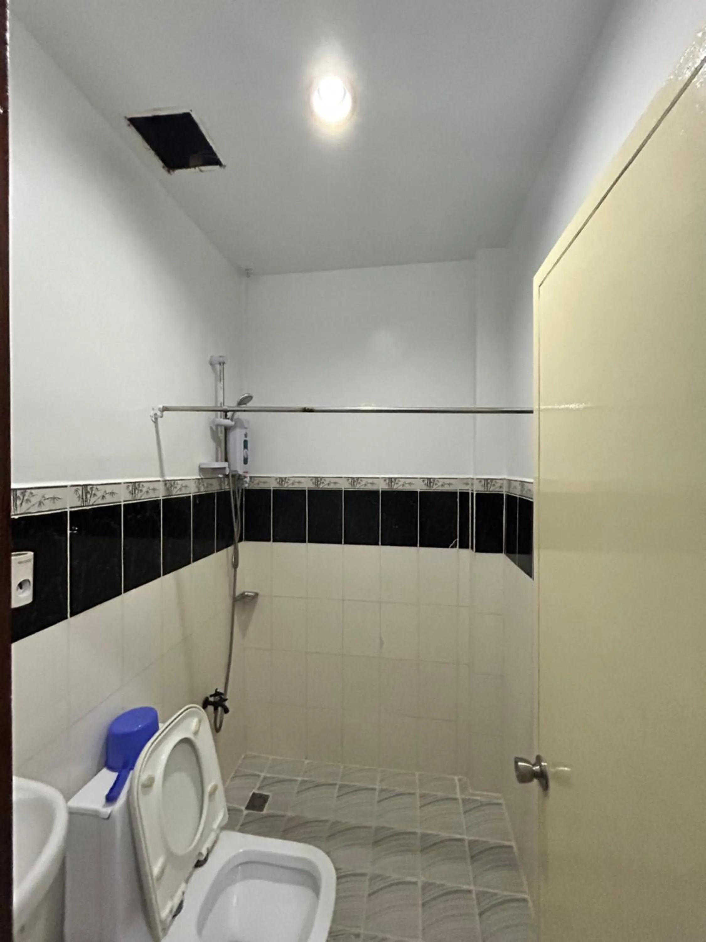 Bathroom in Seaslugs Travellers Inn