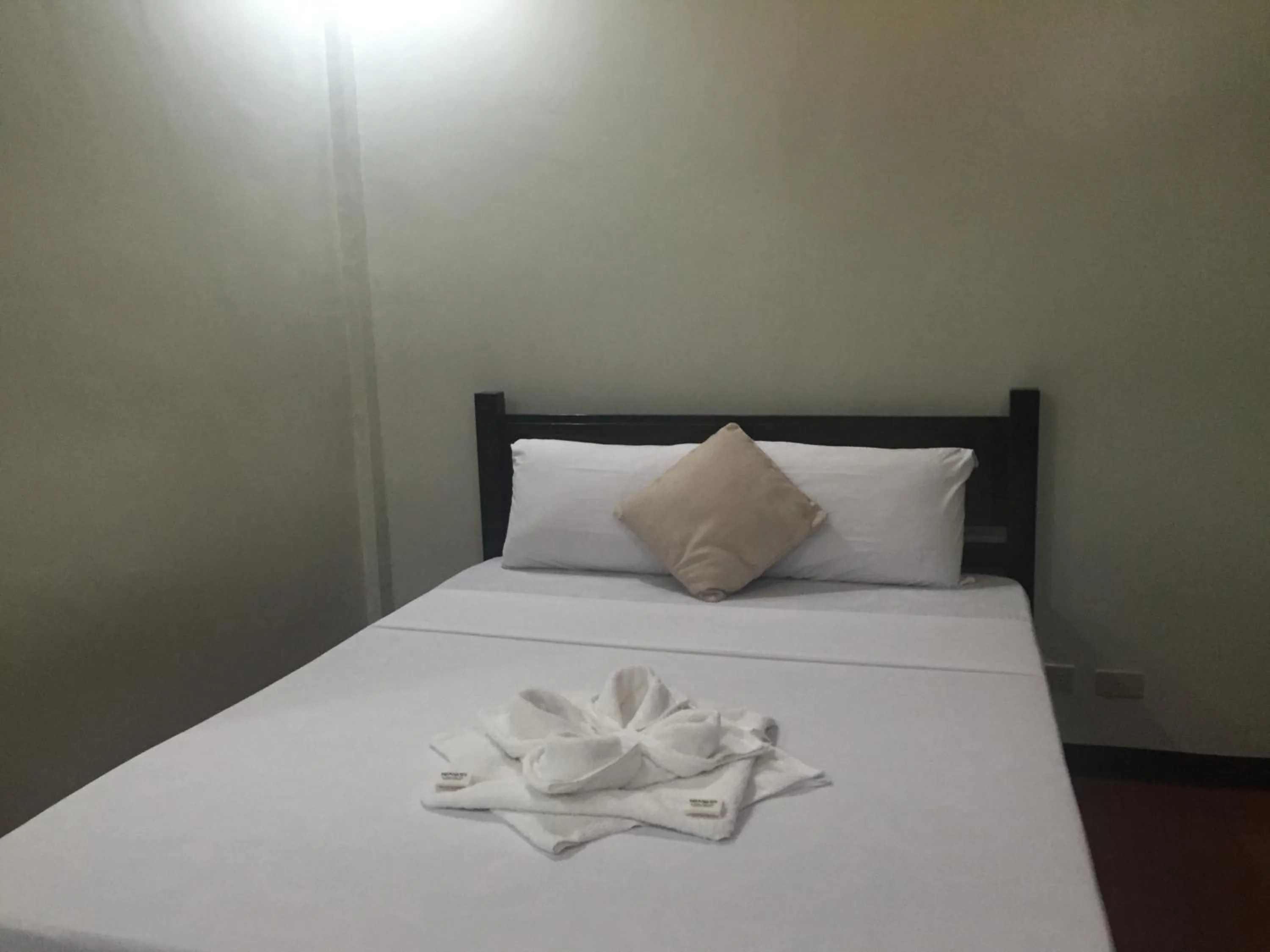 Property building, Bed in Seaslugs Travellers Inn