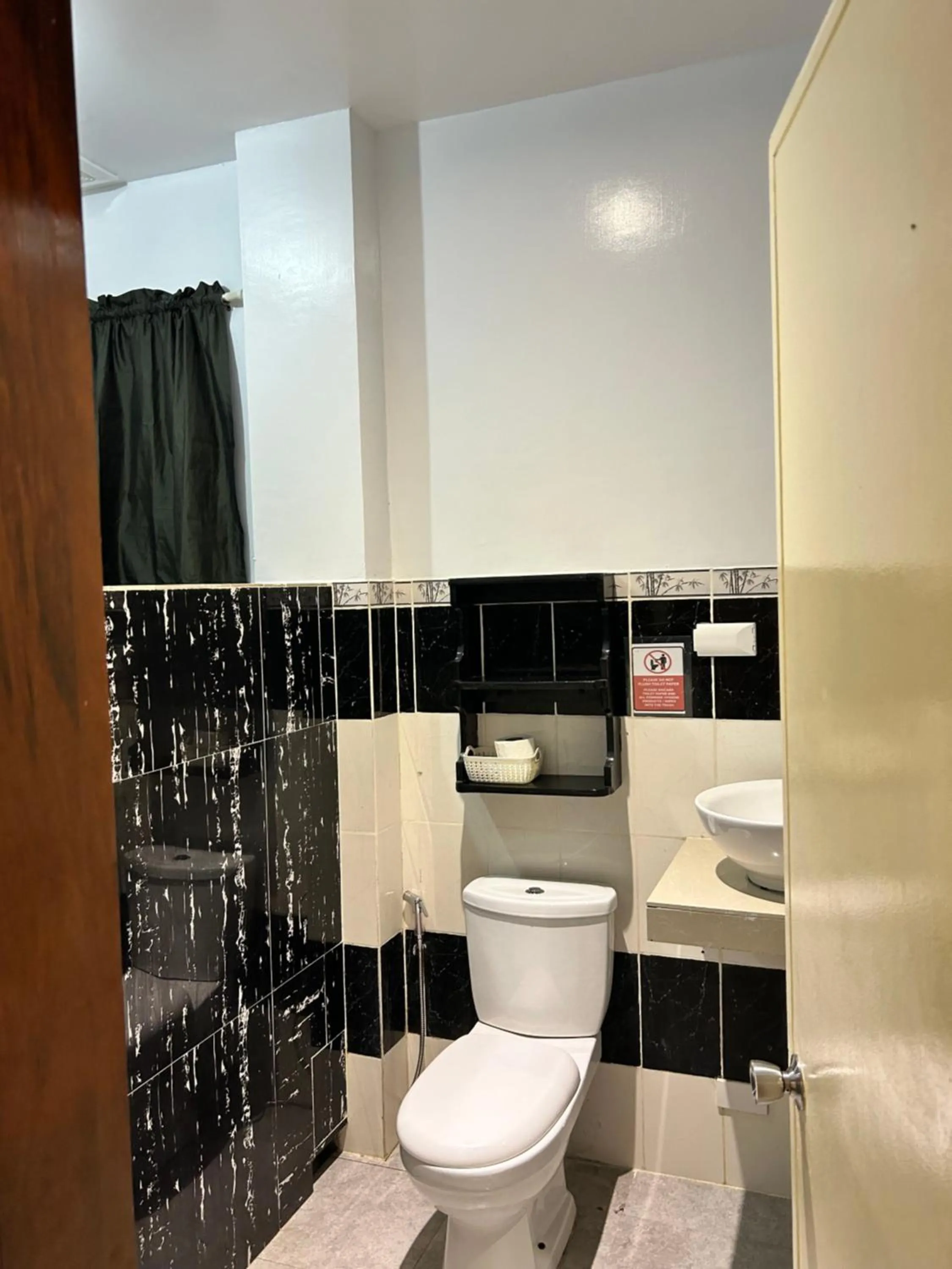 Bathroom in Seaslugs Travellers Inn