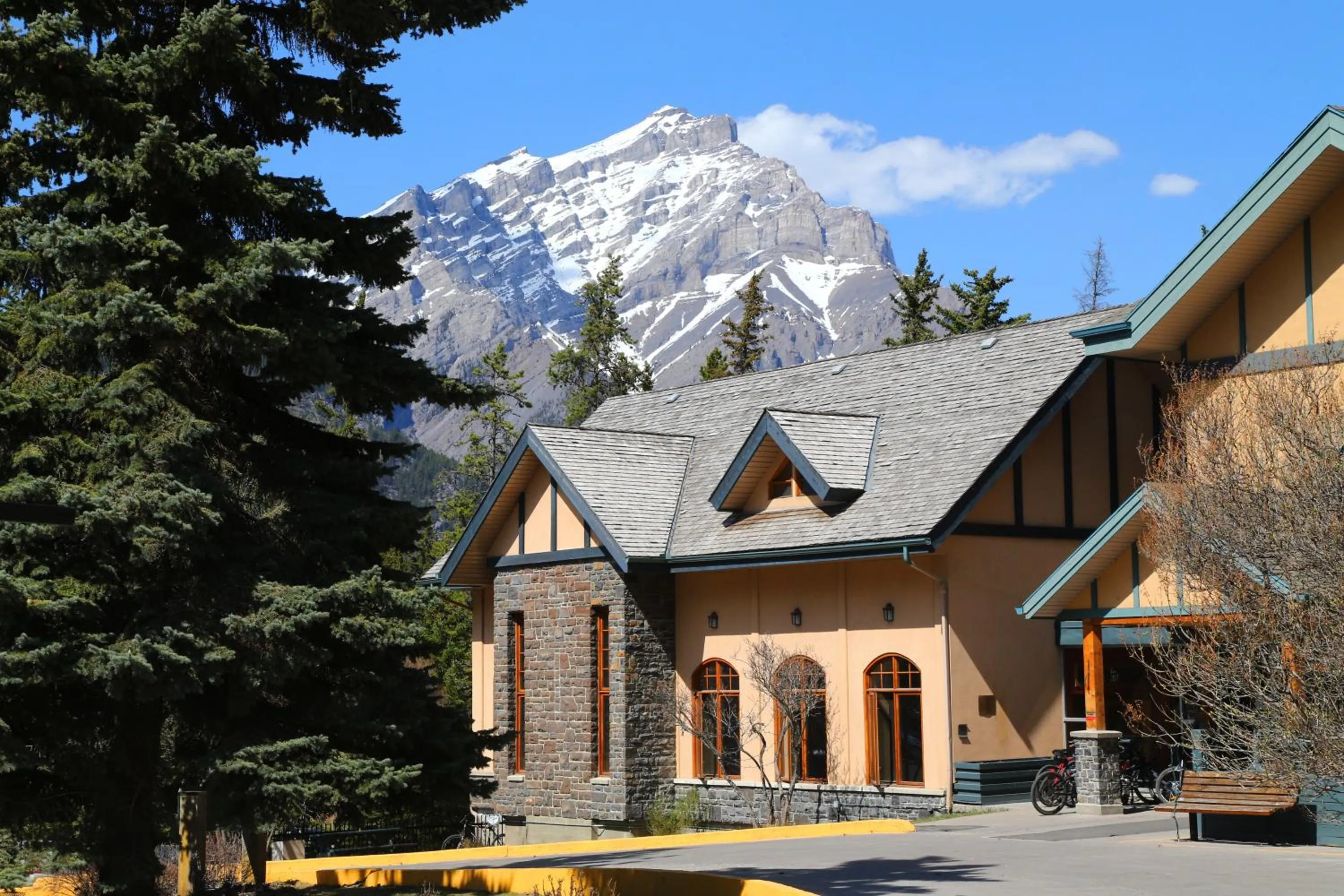 Restaurant/places to eat in YWCA Banff Hotel