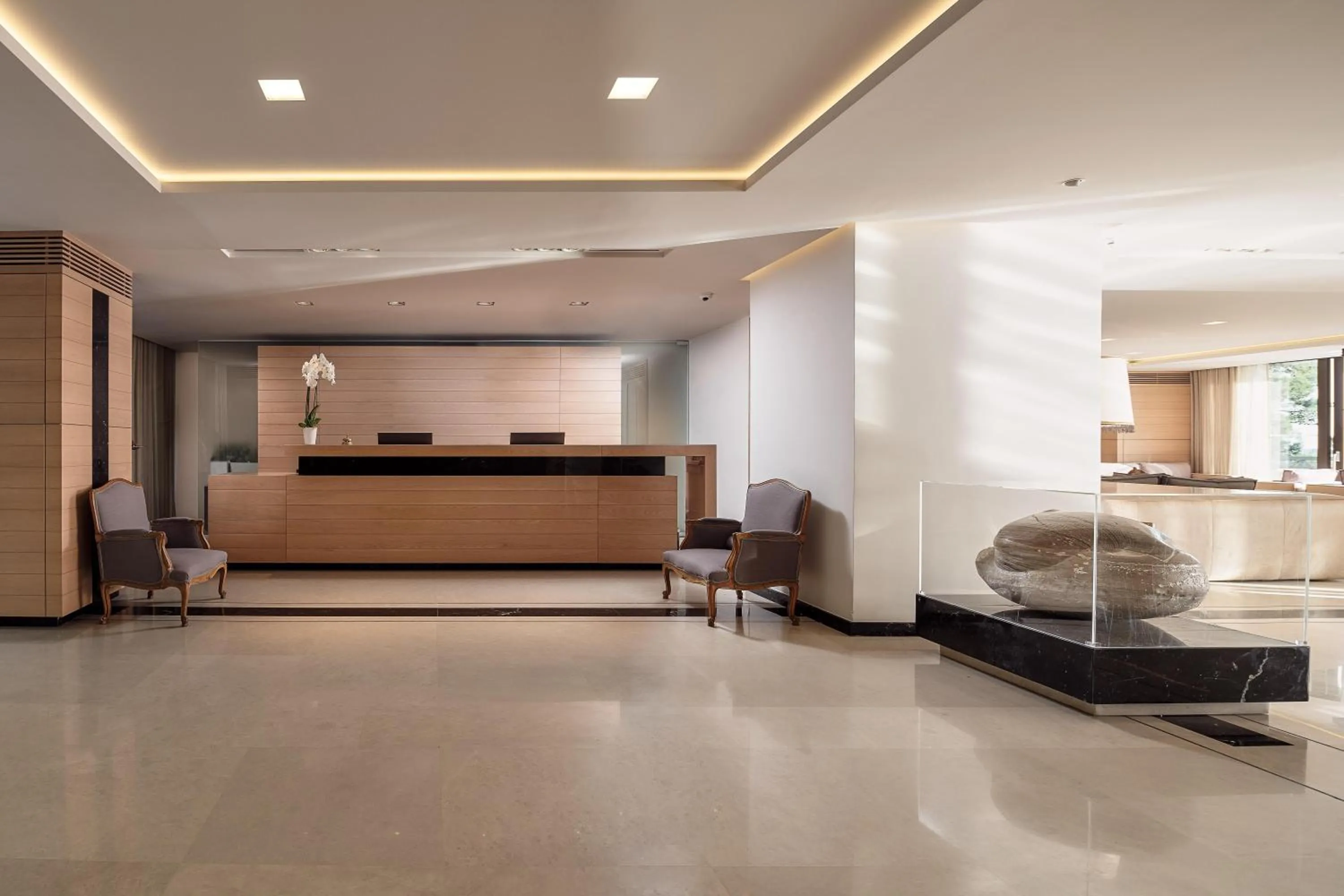 Lobby or reception in White Rocks Hotel Kefalonia