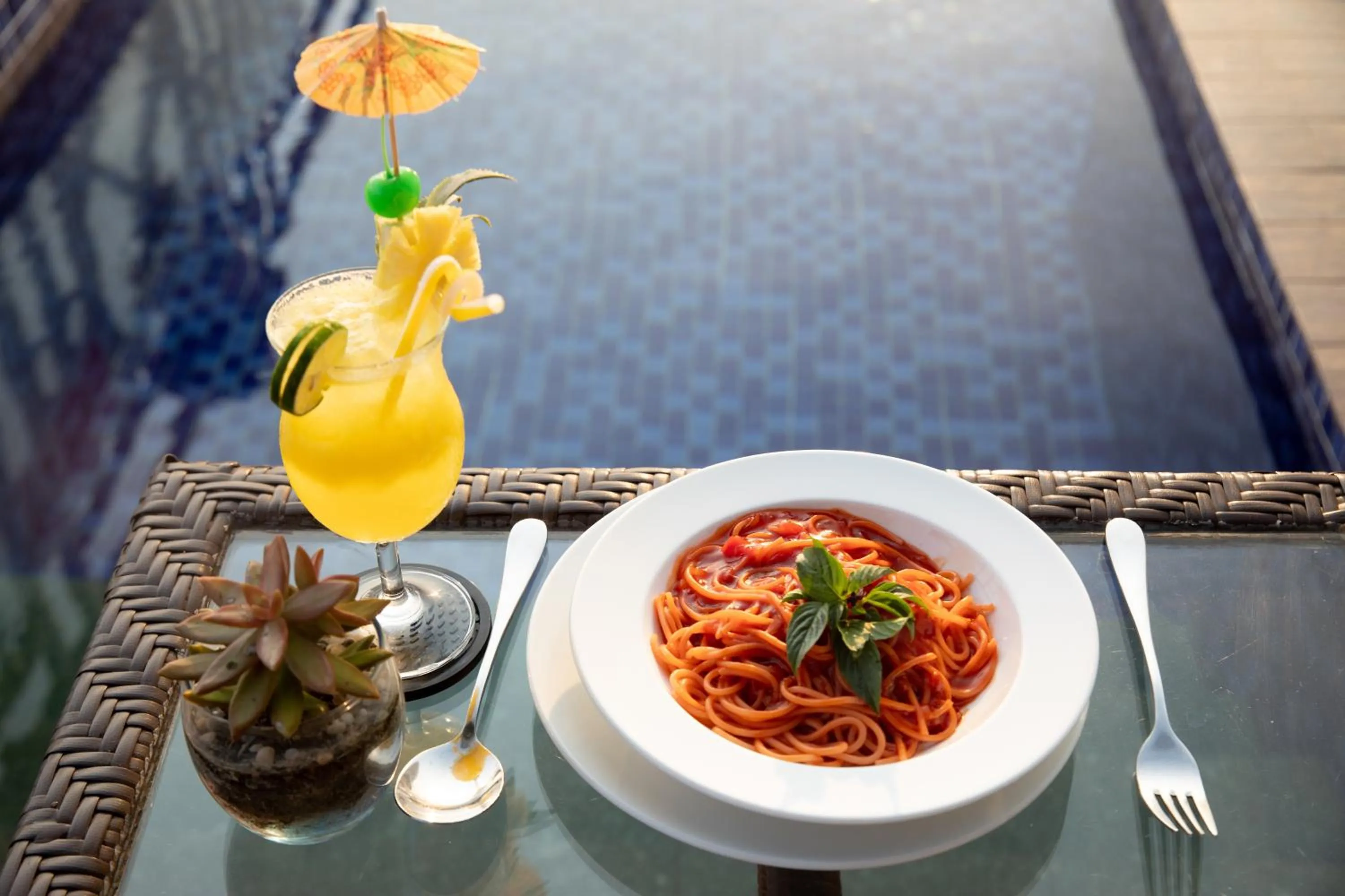 Food and drinks in SEA QUEEN Hotel