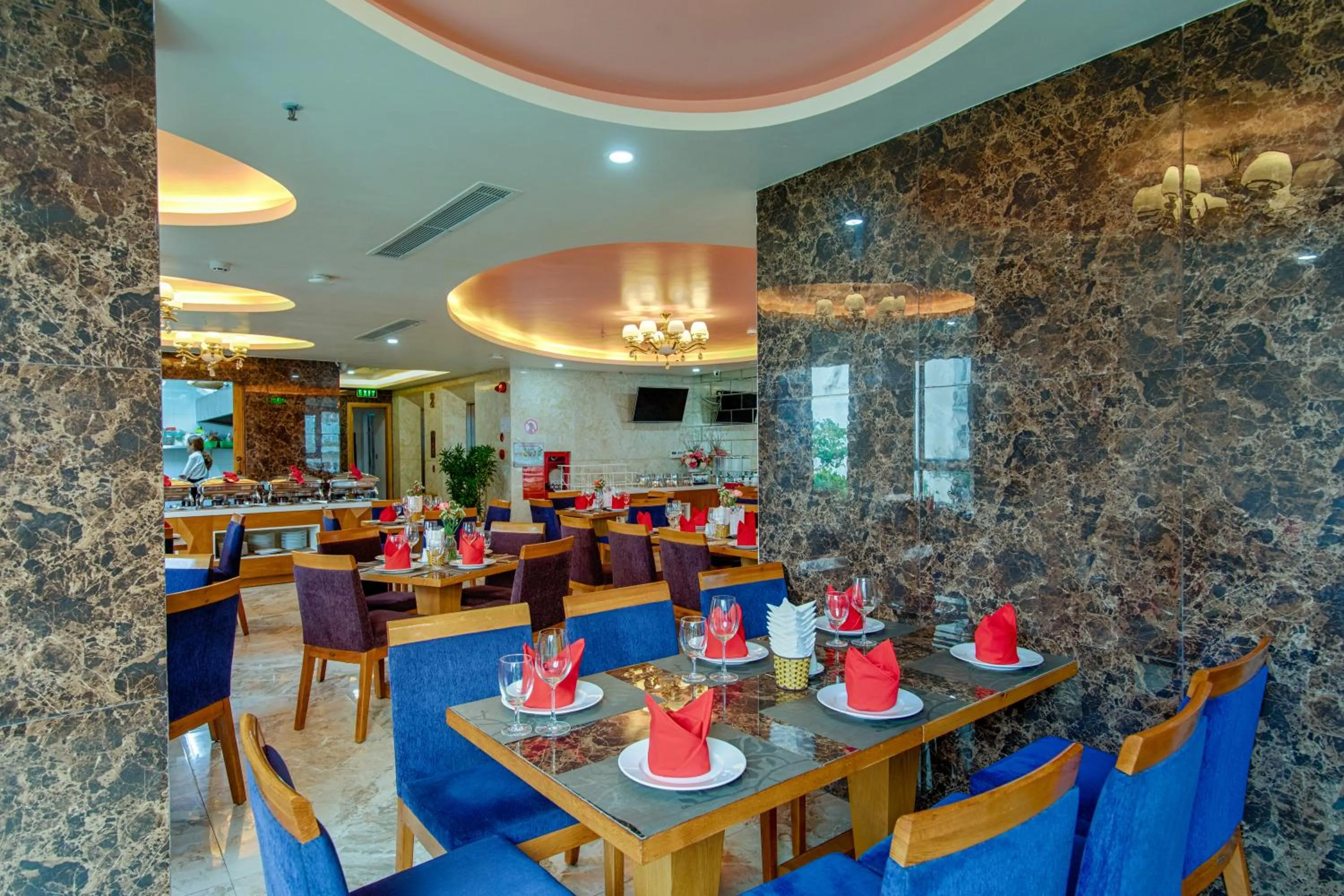 Restaurant/places to eat in SEA QUEEN Hotel