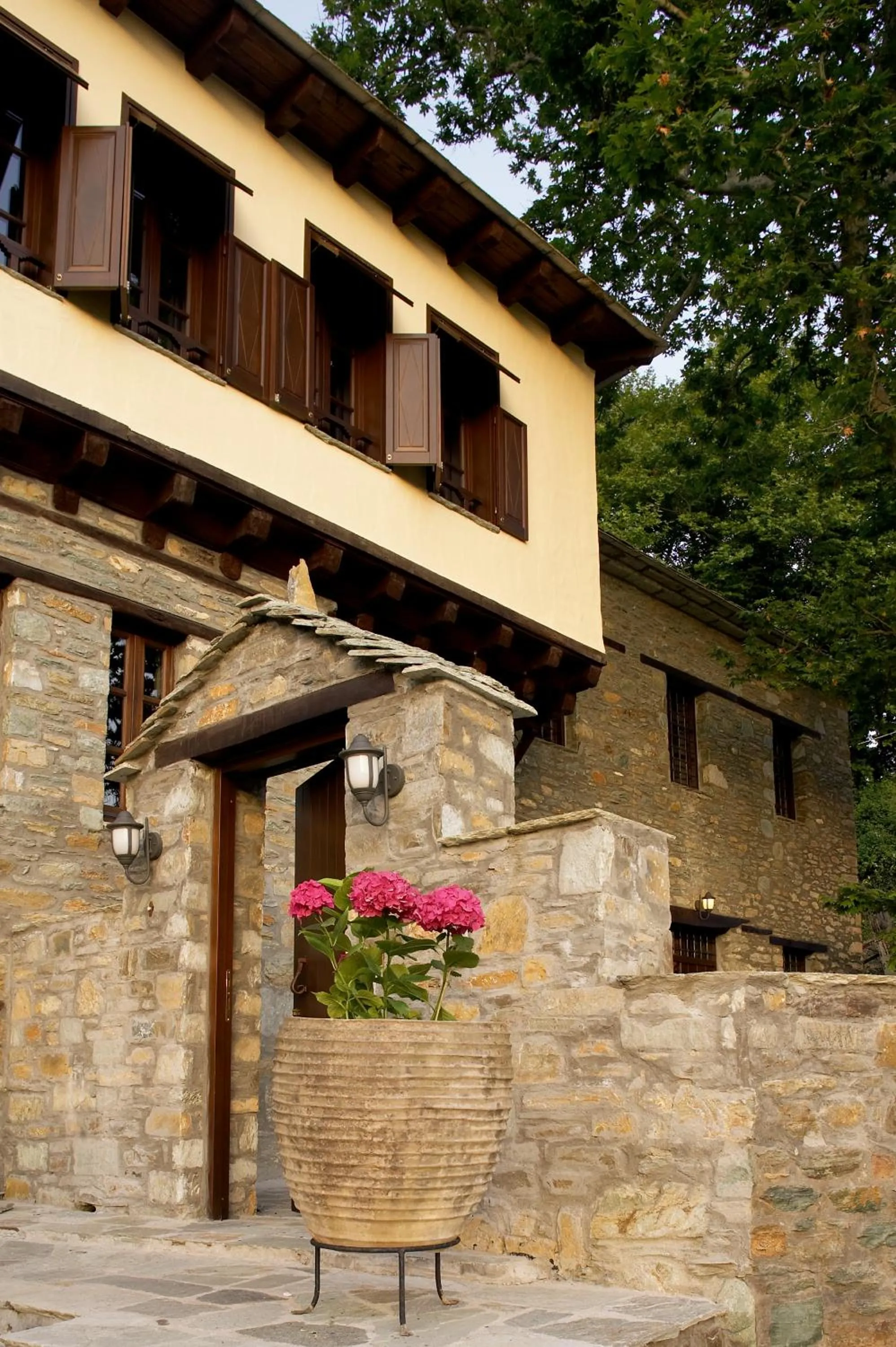 Area and facilities in Palio Eleotrivio Guesthouse