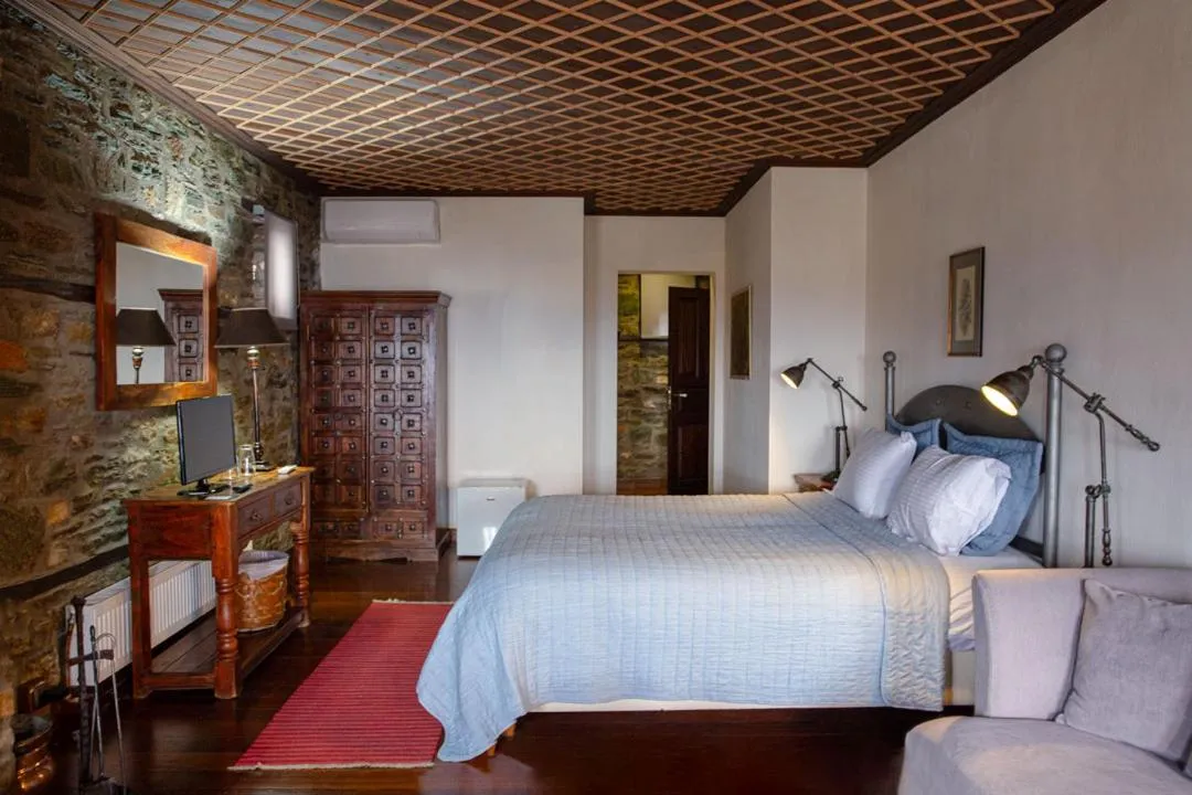 View (from property/room), Bed in Palio Eleotrivio Guesthouse