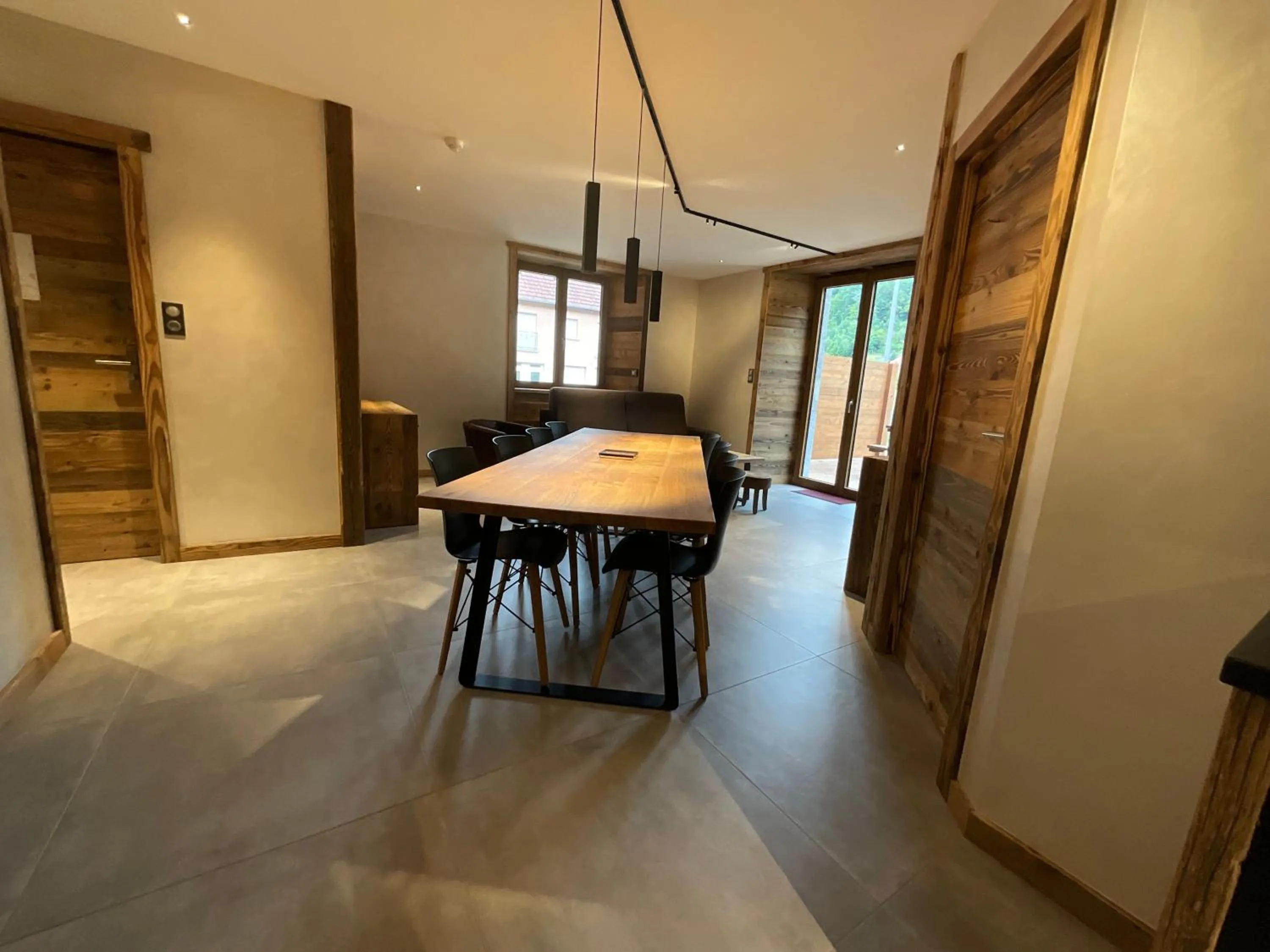 Dining area in Gite Roche Des Ducs avec Piscine toute l'année, Spa, Sauna, Hammam