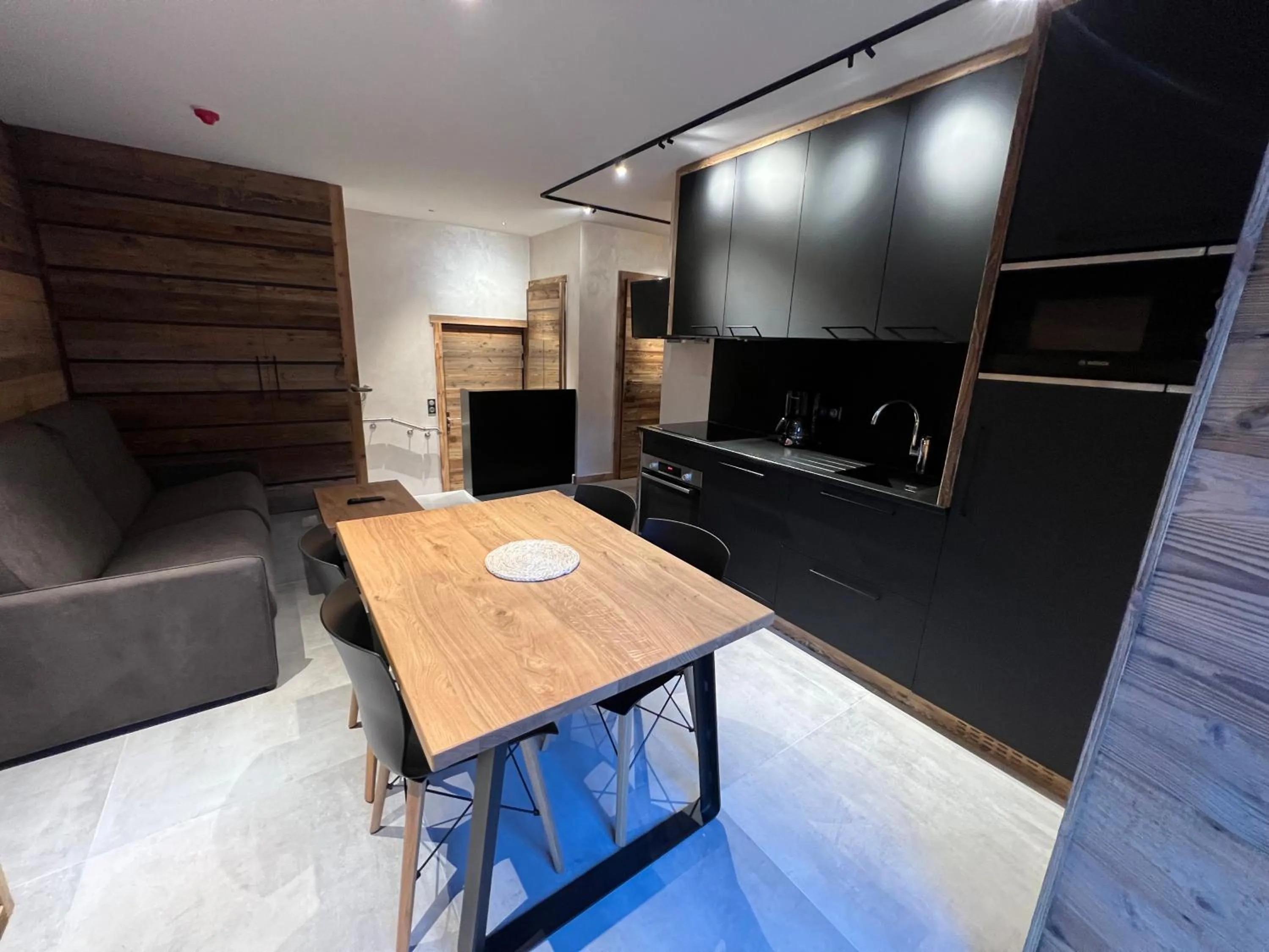 Kitchen or kitchenette in Gite Roche Des Ducs avec Piscine toute l'année, Spa, Sauna, Hammam