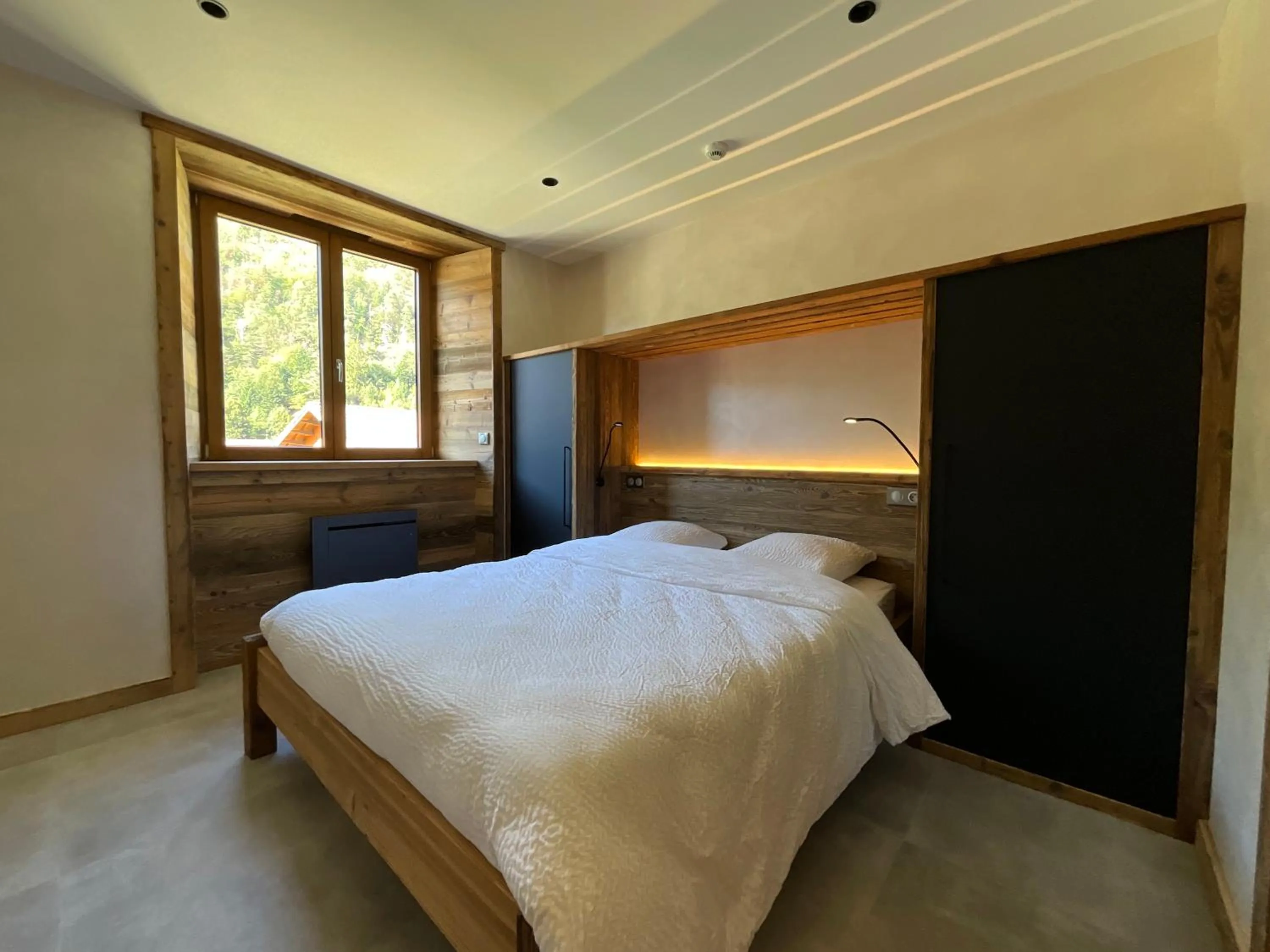 Bed in Gite Roche Des Ducs avec Piscine toute l'année, Spa, Sauna, Hammam