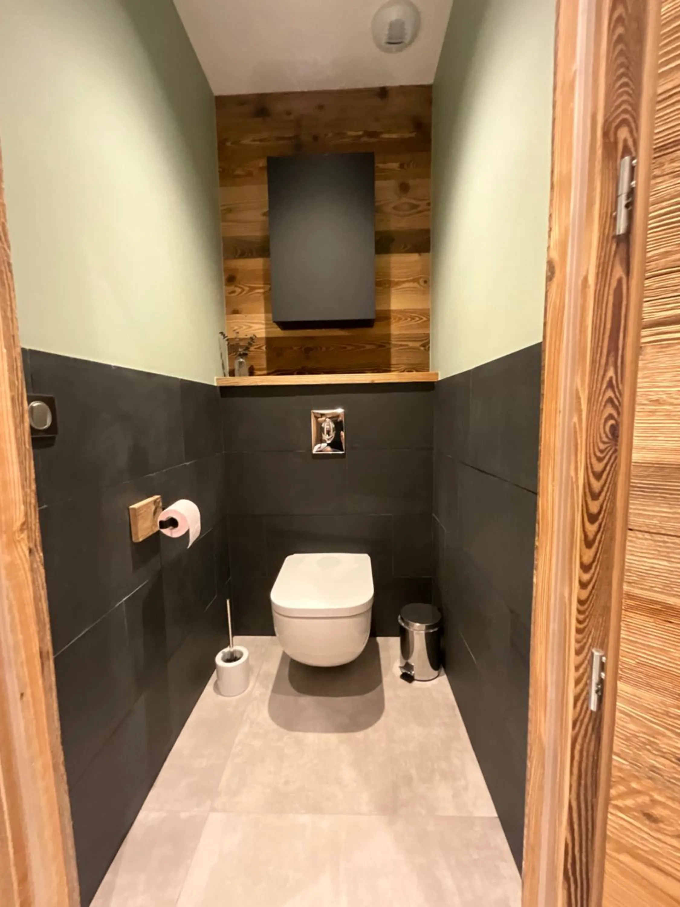 Toilet in Gite Roche Des Ducs avec Piscine toute l'année, Spa, Sauna, Hammam