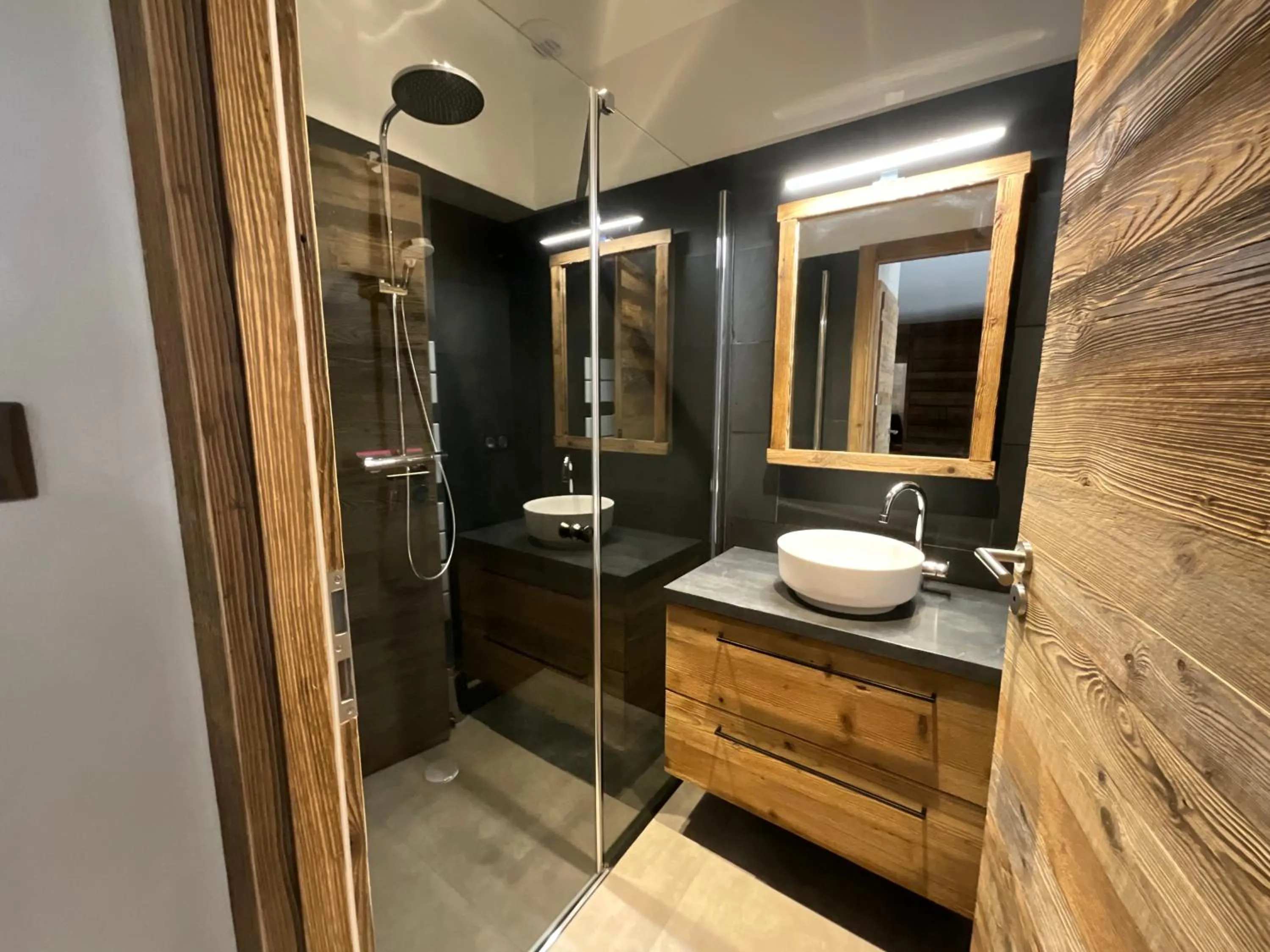 Bathroom in Gite Roche Des Ducs avec Piscine toute l'année, Spa, Sauna, Hammam