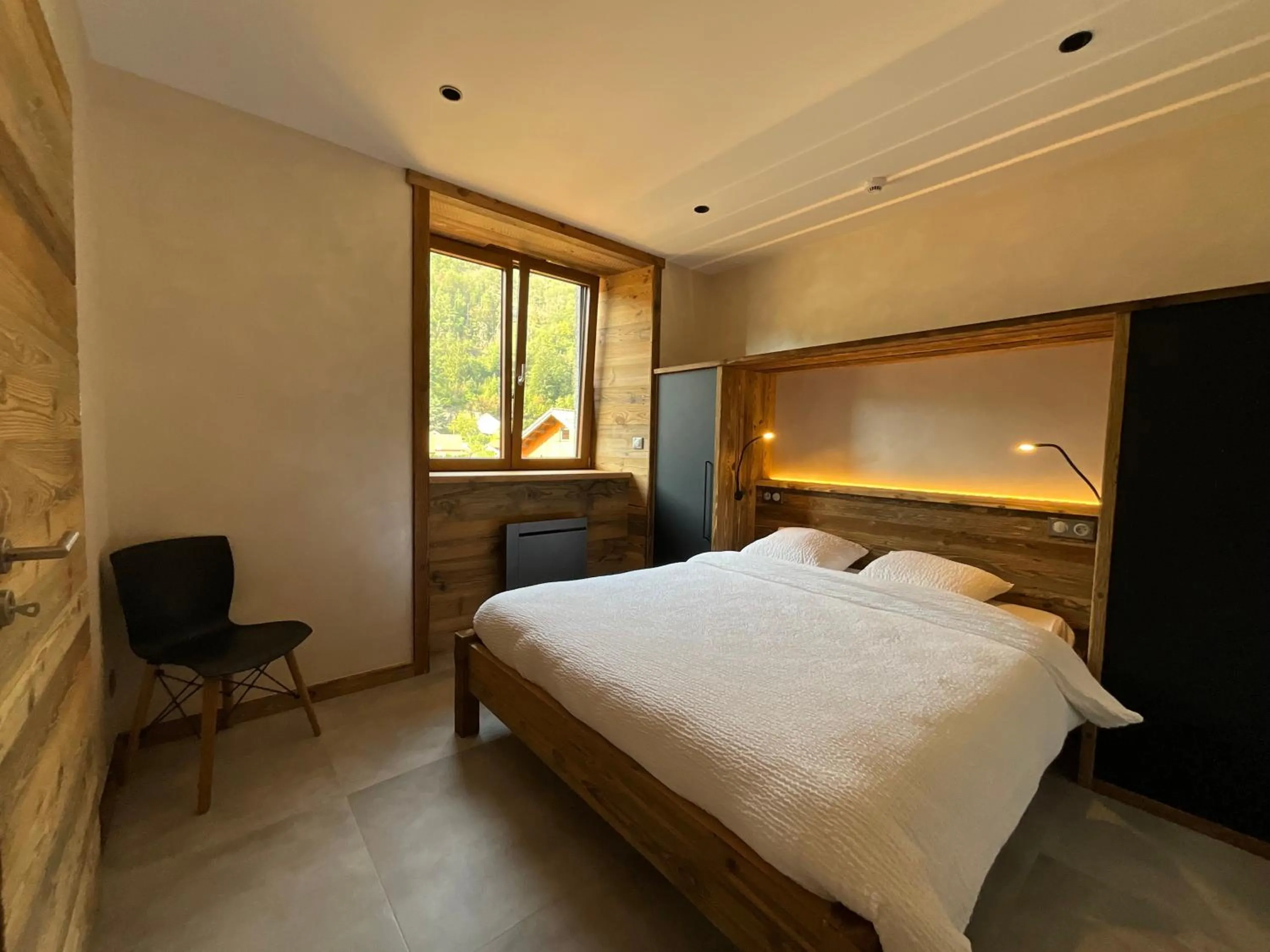 Bedroom, Bed in Gite Roche Des Ducs avec Piscine toute l'année, Spa, Sauna, Hammam