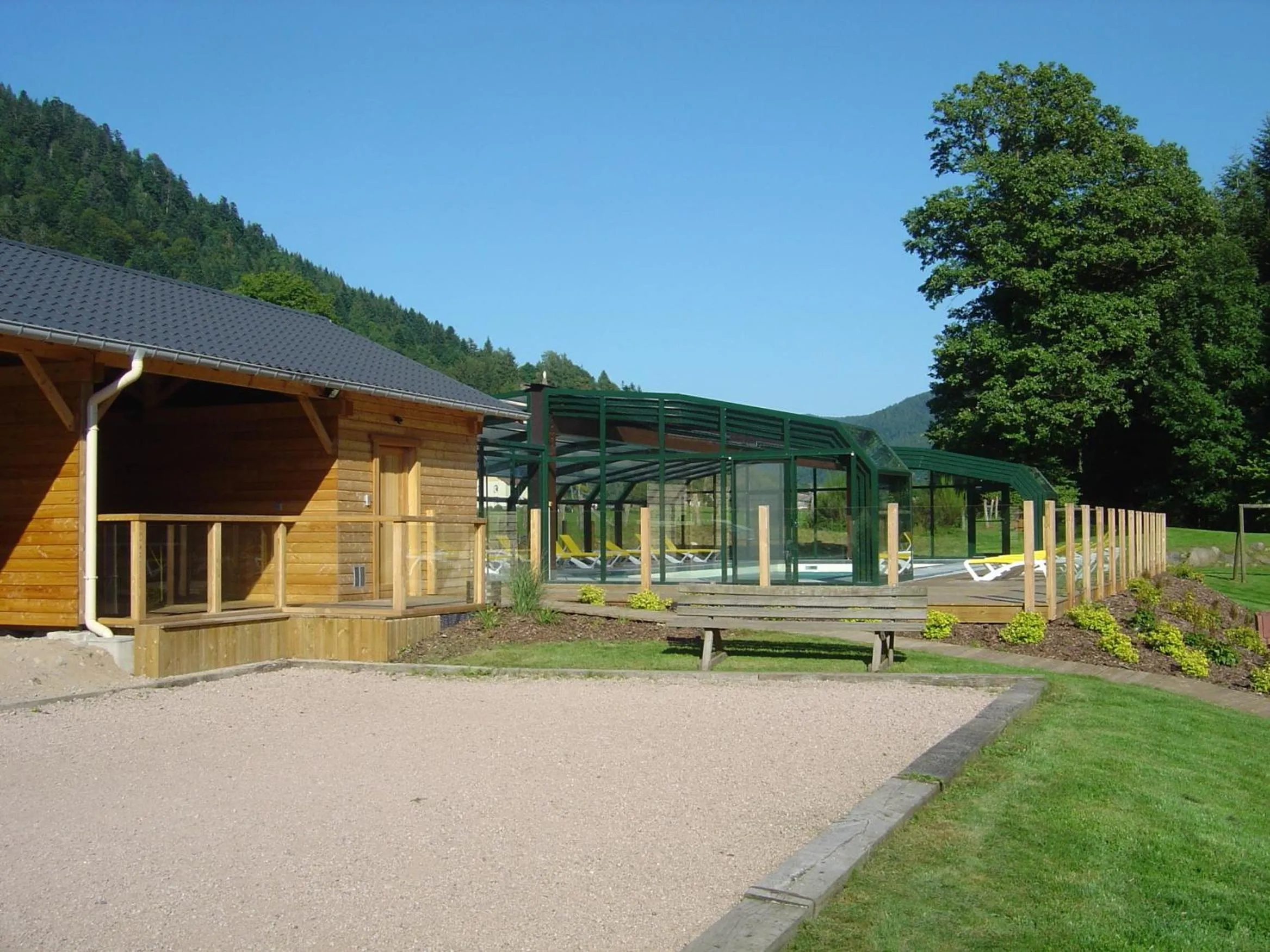 Property building in Gite Roche Des Ducs avec Piscine toute l'année, Spa, Sauna, Hammam