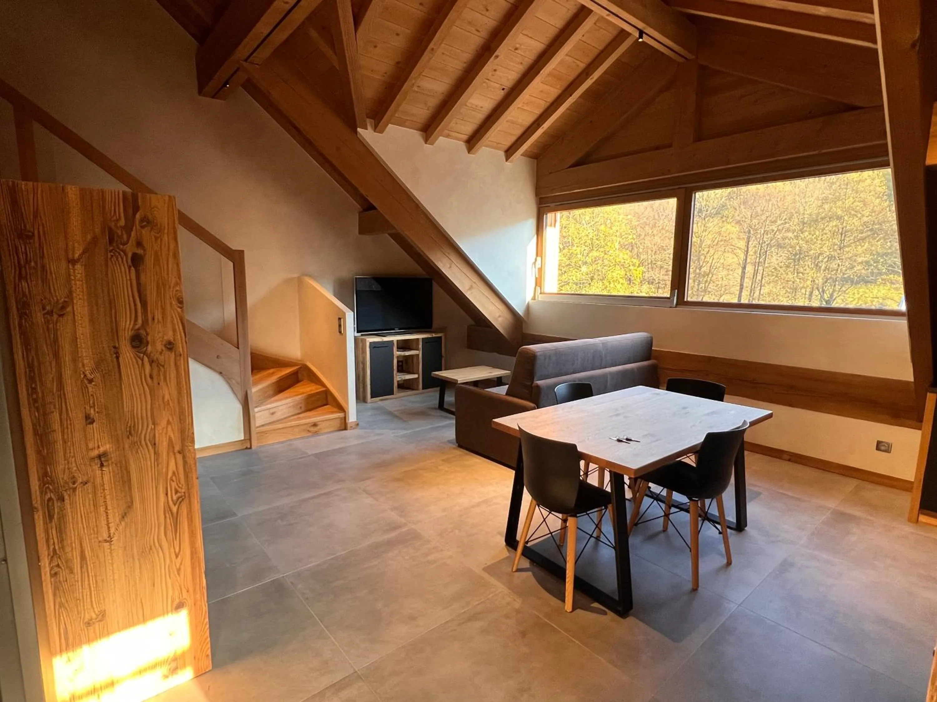 Living room in Gite Roche Des Ducs avec Piscine toute l'année, Spa, Sauna, Hammam