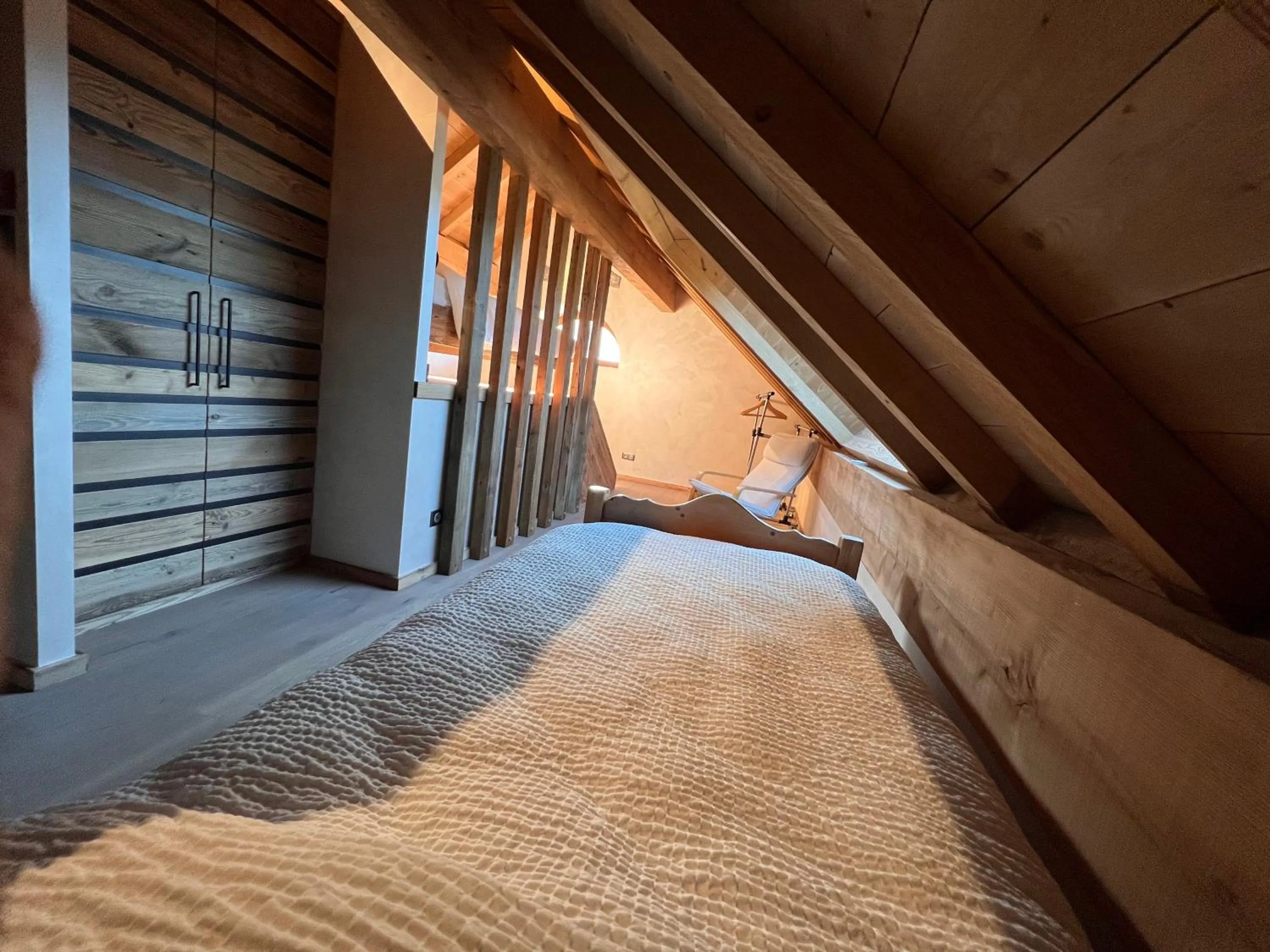 Bedroom, Bed in Gite Roche Des Ducs avec Piscine toute l'année, Spa, Sauna, Hammam