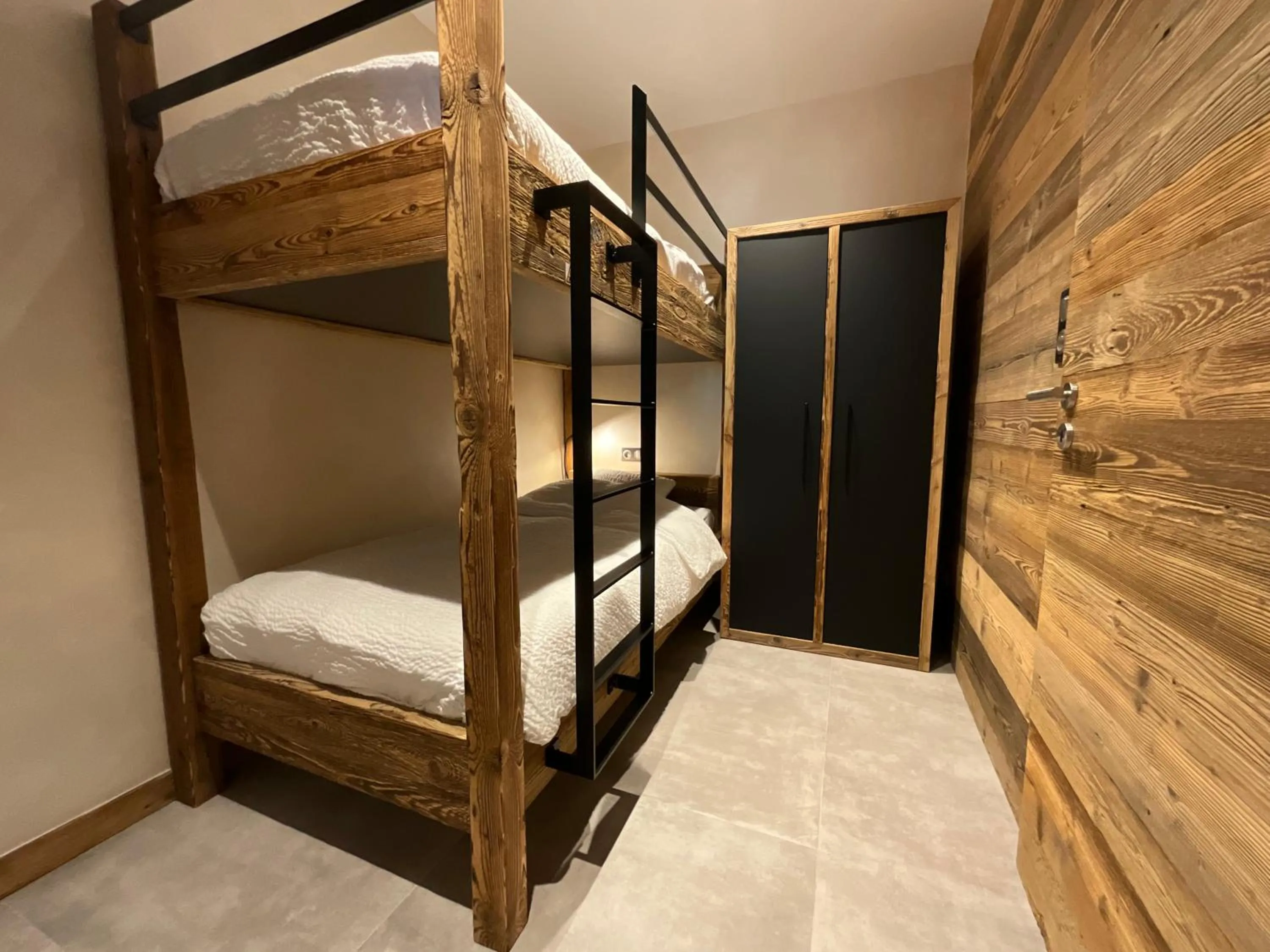 Bedroom, Bed in Gite Roche Des Ducs avec Piscine toute l'année, Spa, Sauna, Hammam