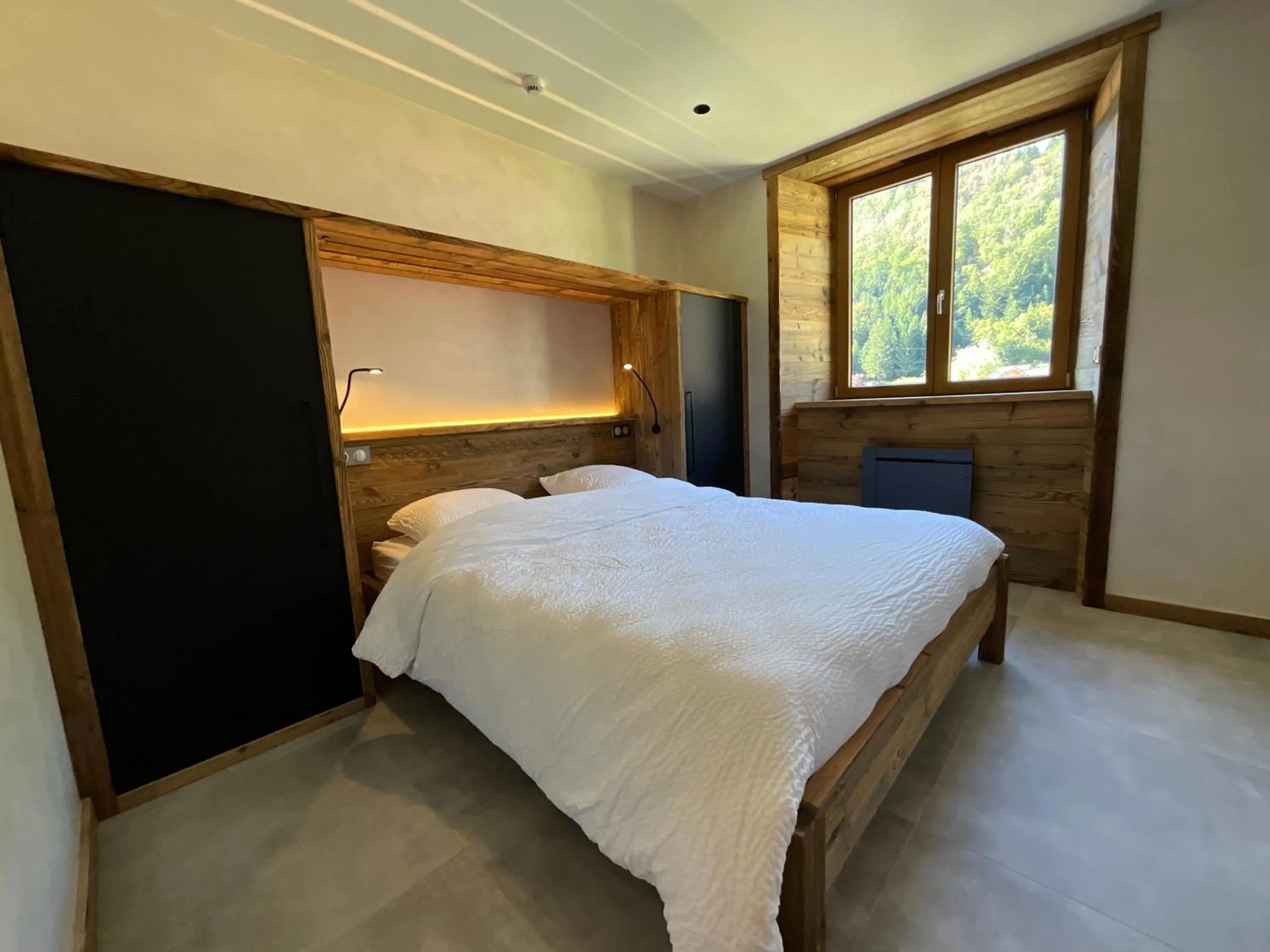 Bed in Gite Roche Des Ducs avec Piscine toute l'année, Spa, Sauna, Hammam