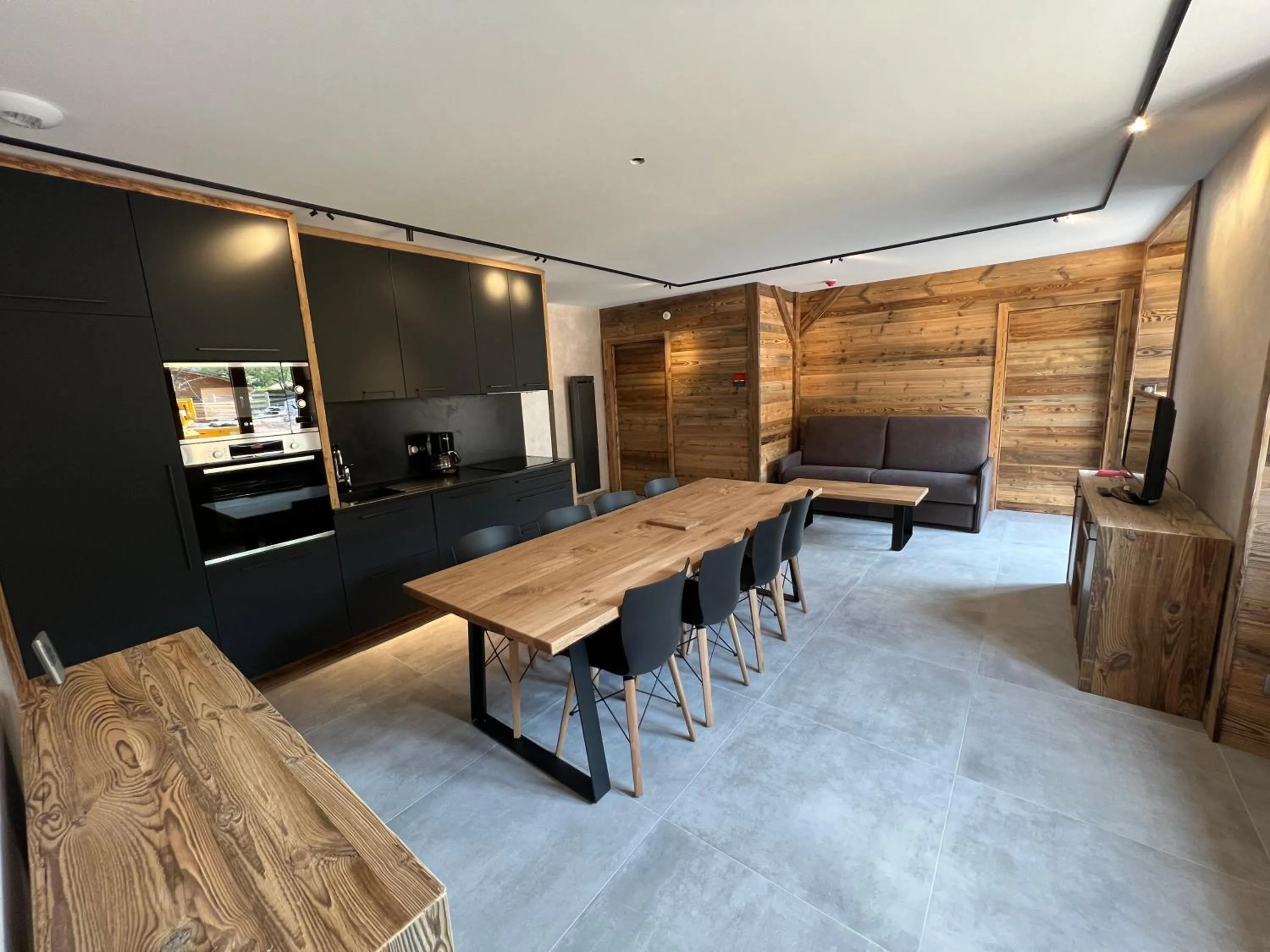 Kitchen or kitchenette in Gite Roche Des Ducs avec Piscine toute l'année, Spa, Sauna, Hammam