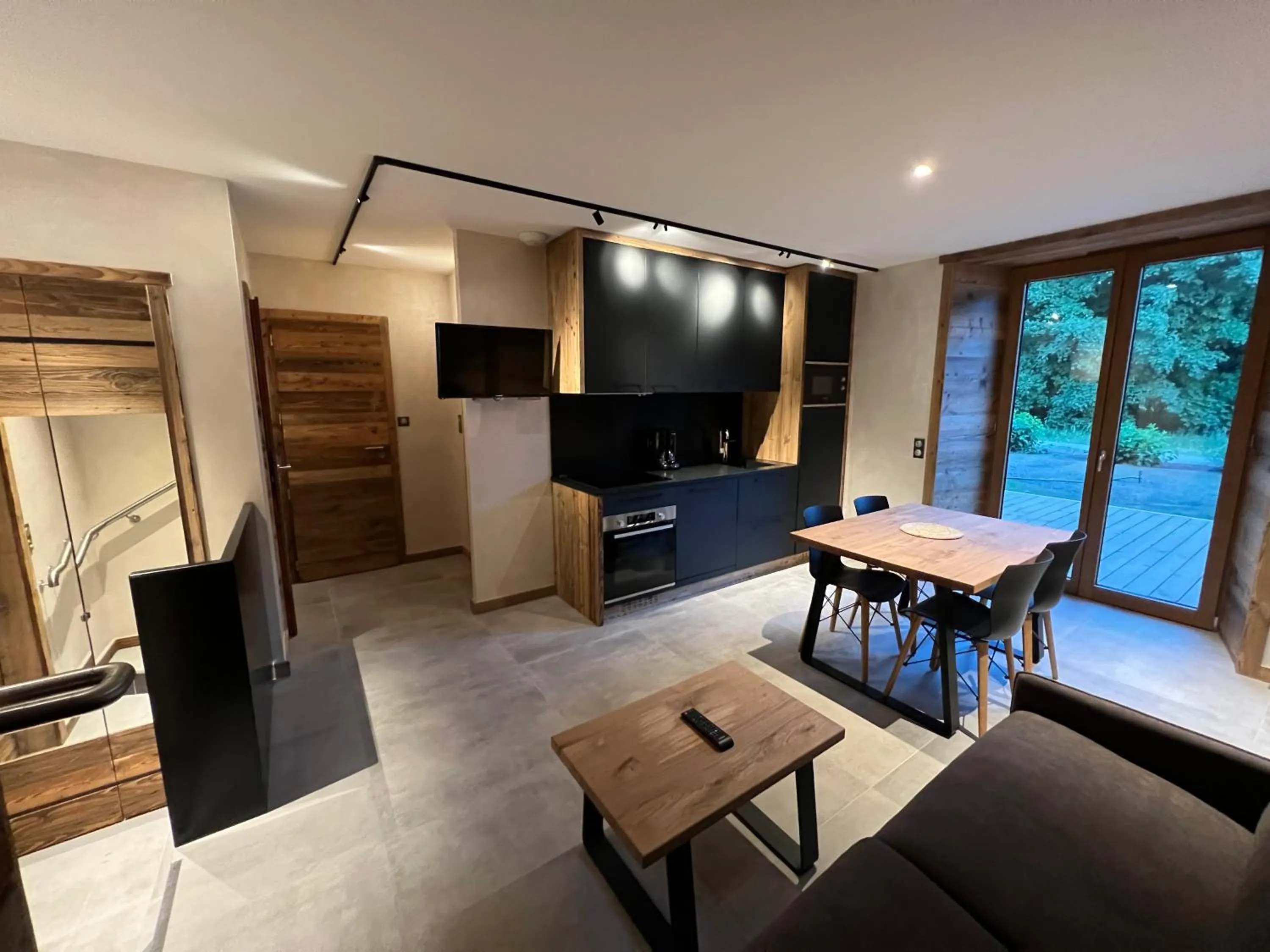 Communal lounge/ TV room in Gite Roche Des Ducs avec Piscine toute l'année, Spa, Sauna, Hammam