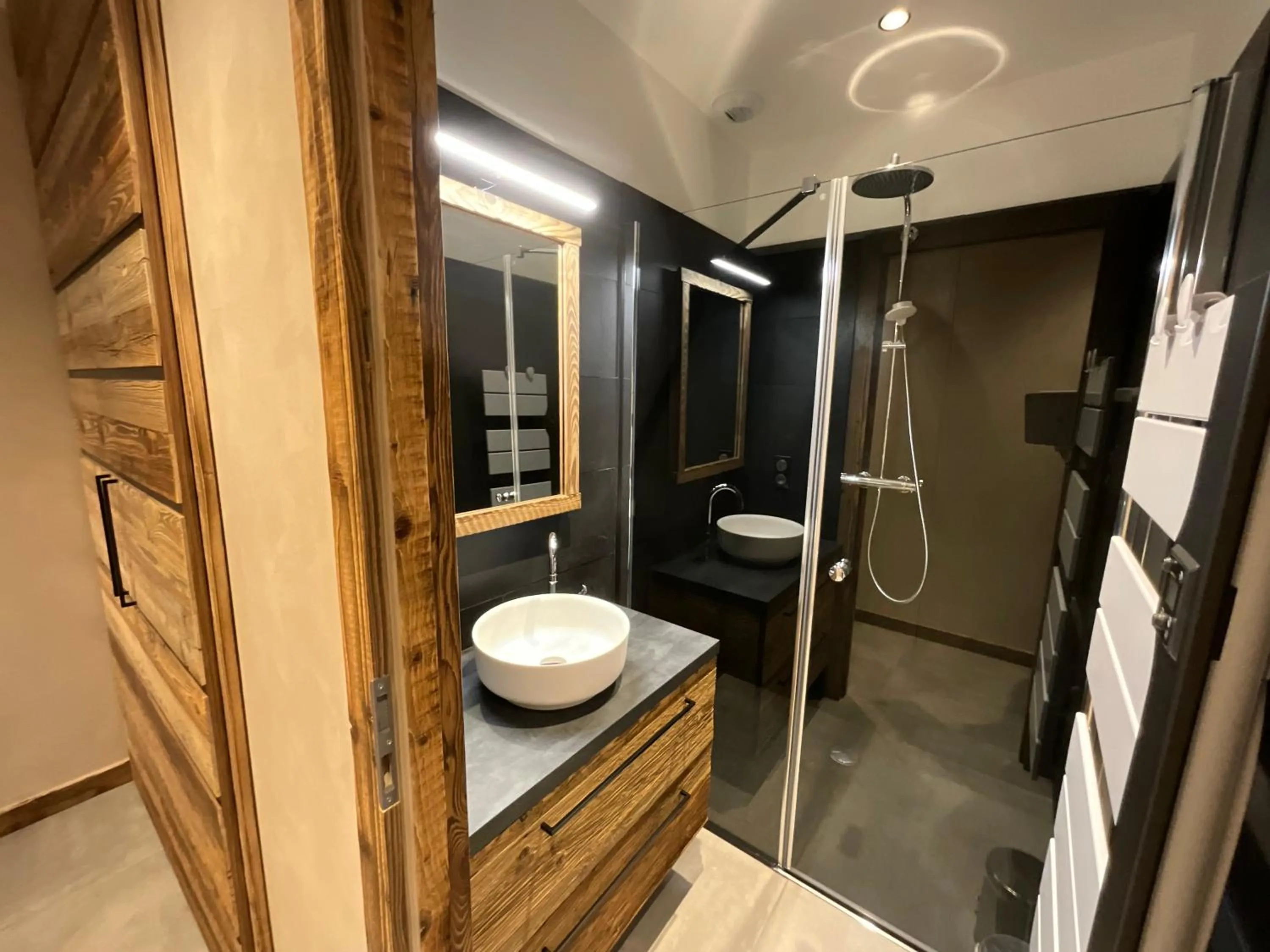 Bathroom in Gite Roche Des Ducs avec Piscine toute l'année, Spa, Sauna, Hammam