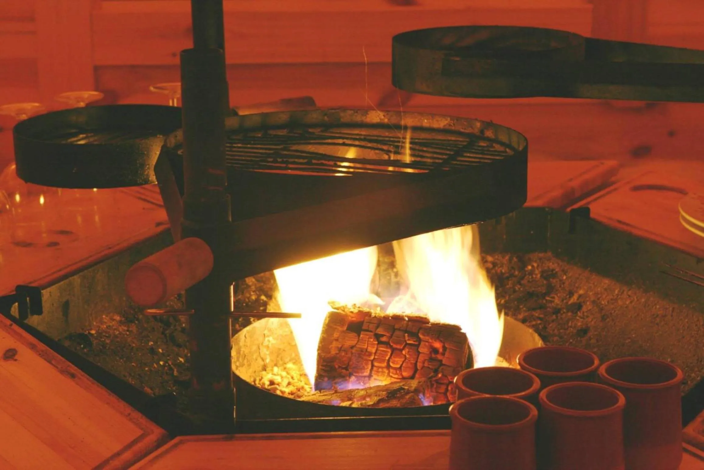 BBQ facilities in Gite Roche Des Ducs avec Piscine toute l'année, Spa, Sauna, Hammam
