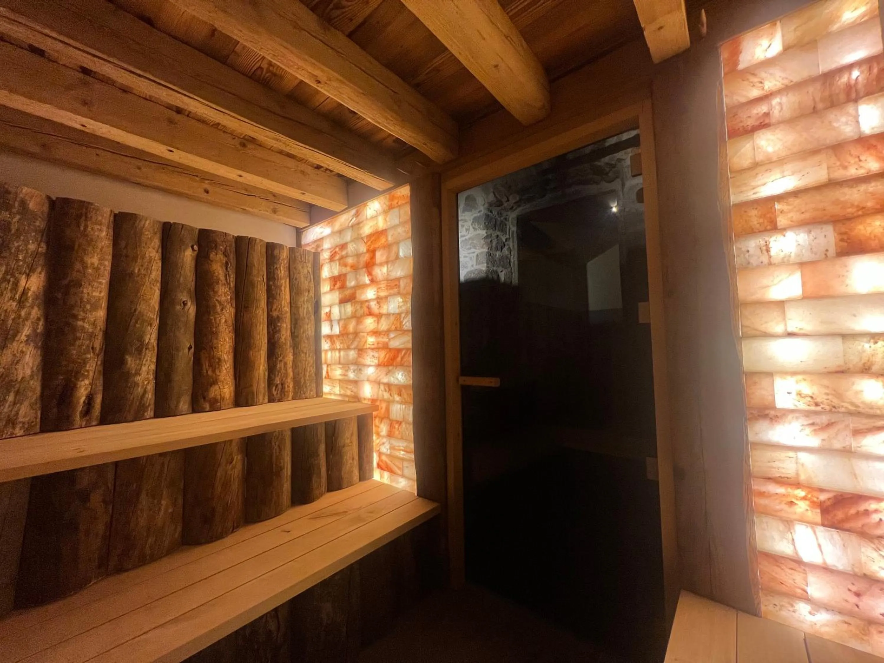 Sauna in Gite Roche Des Ducs avec Piscine toute l'année, Spa, Sauna, Hammam