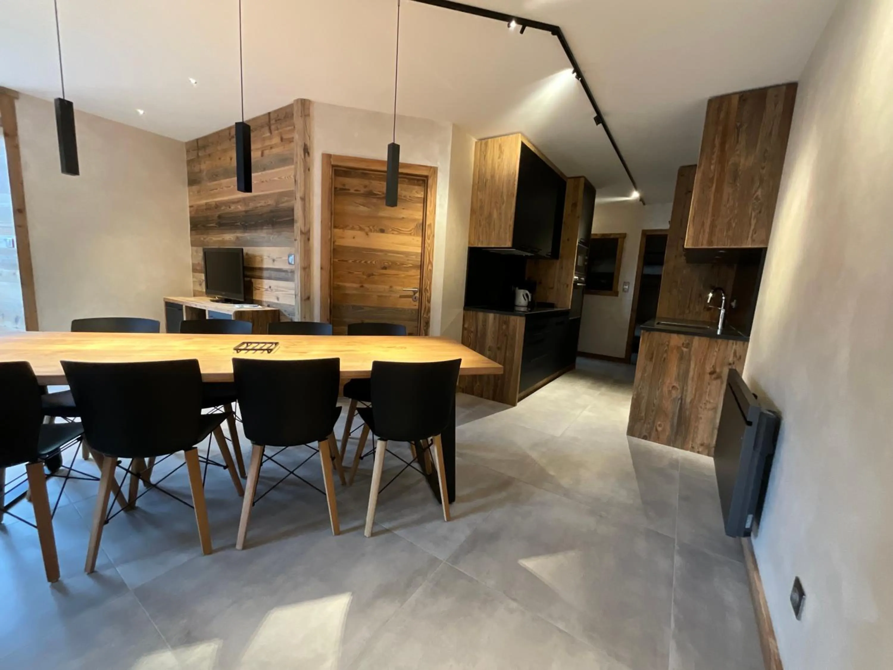 Kitchen or kitchenette in Gite Roche Des Ducs avec Piscine toute l'année, Spa, Sauna, Hammam