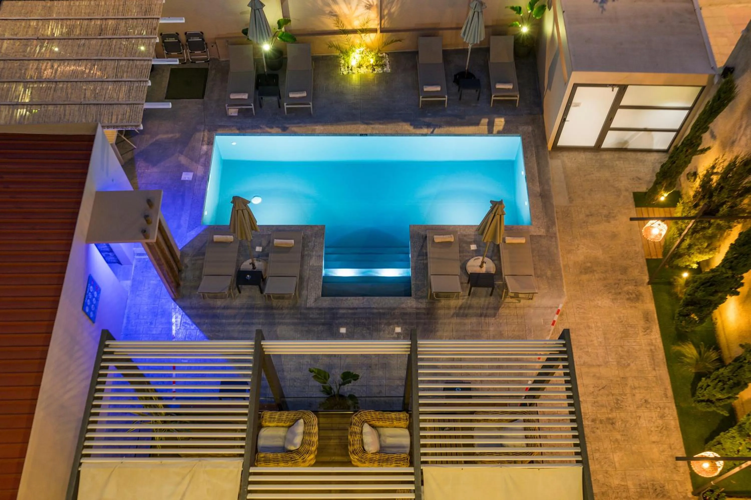 Swimming pool in Sea & City Apartments