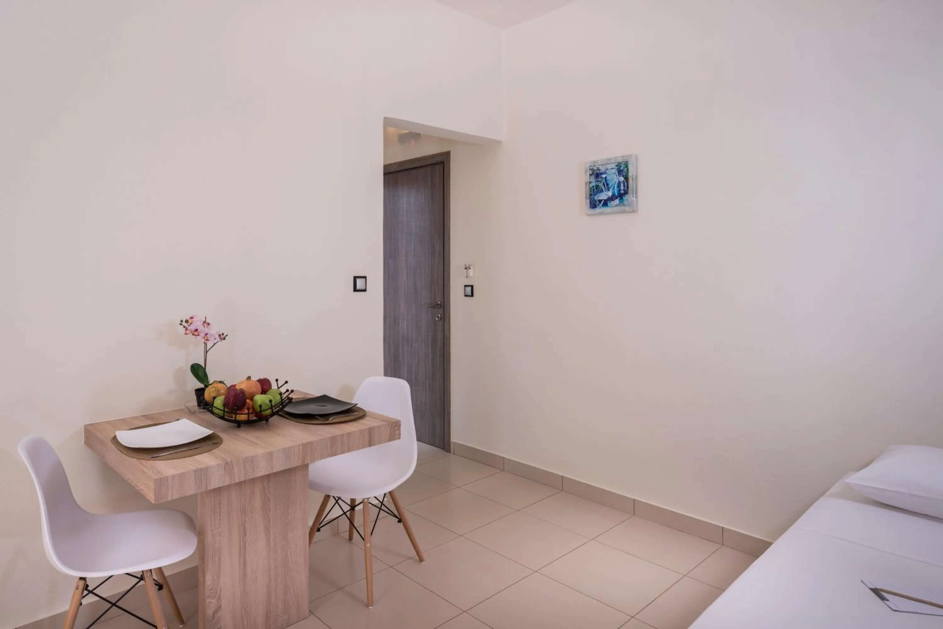 Dining area, Bed in Sea & City Apartments