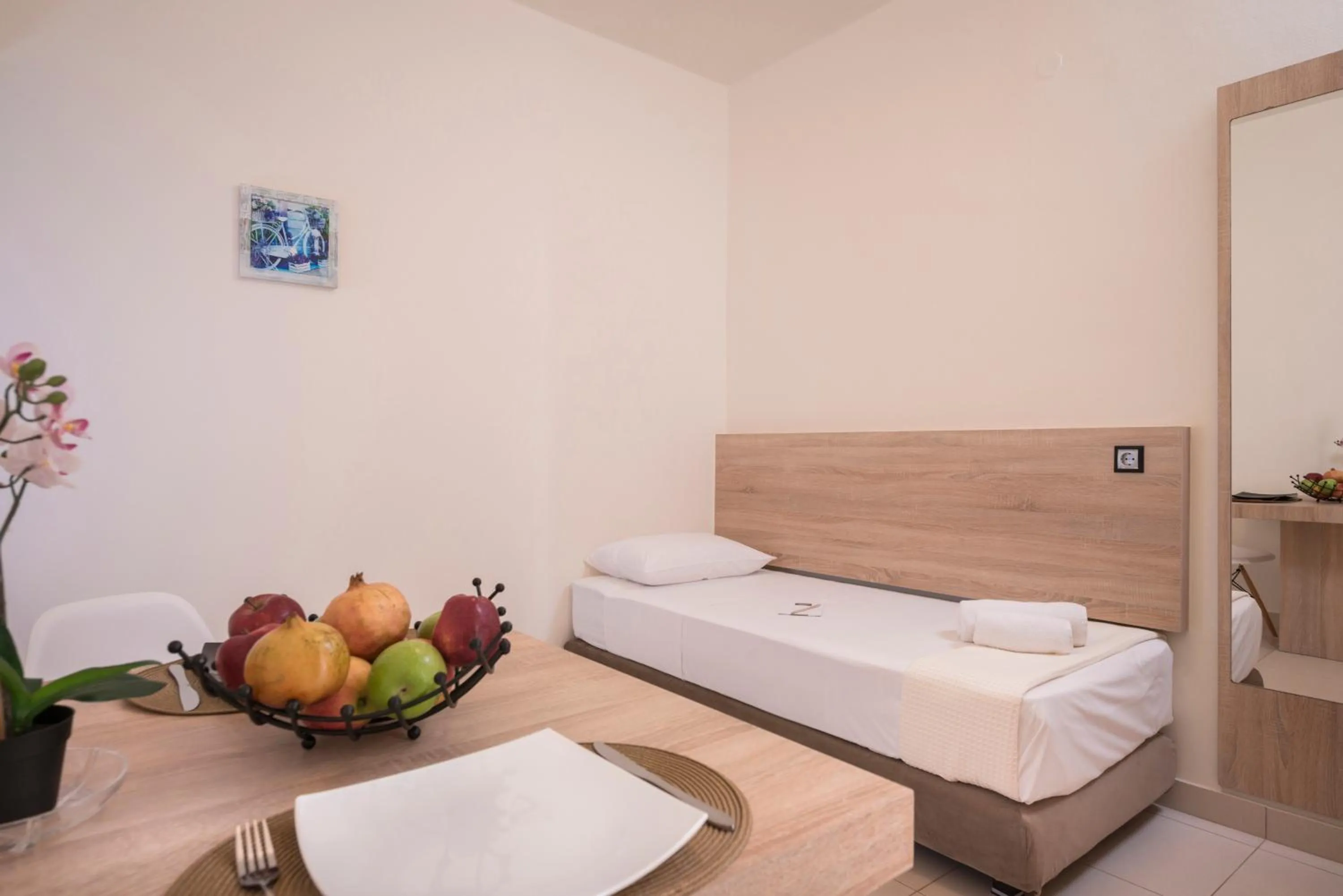 Dining area, Bed in Sea & City Apartments