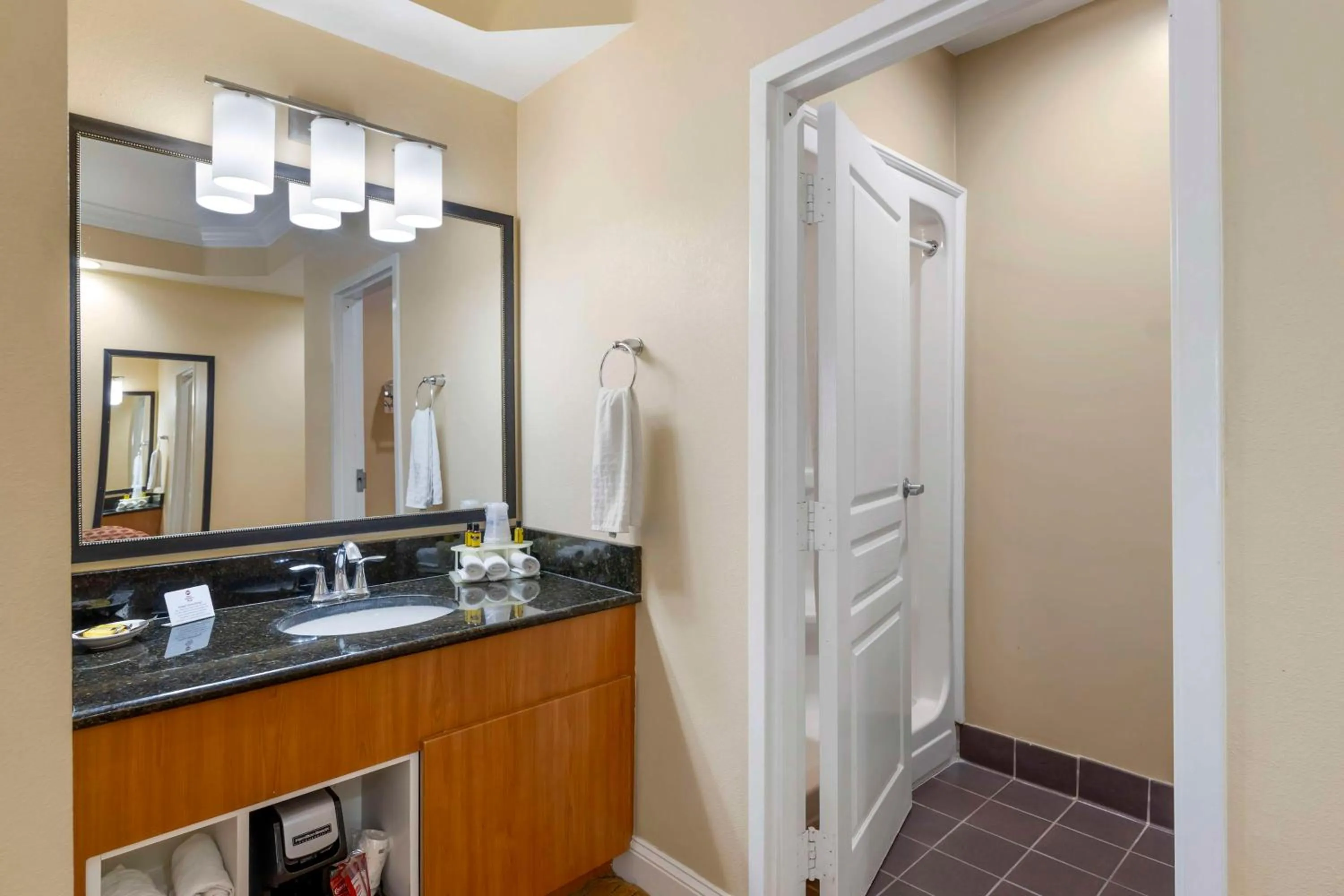 Bathroom in Best Western Plus Kingsland