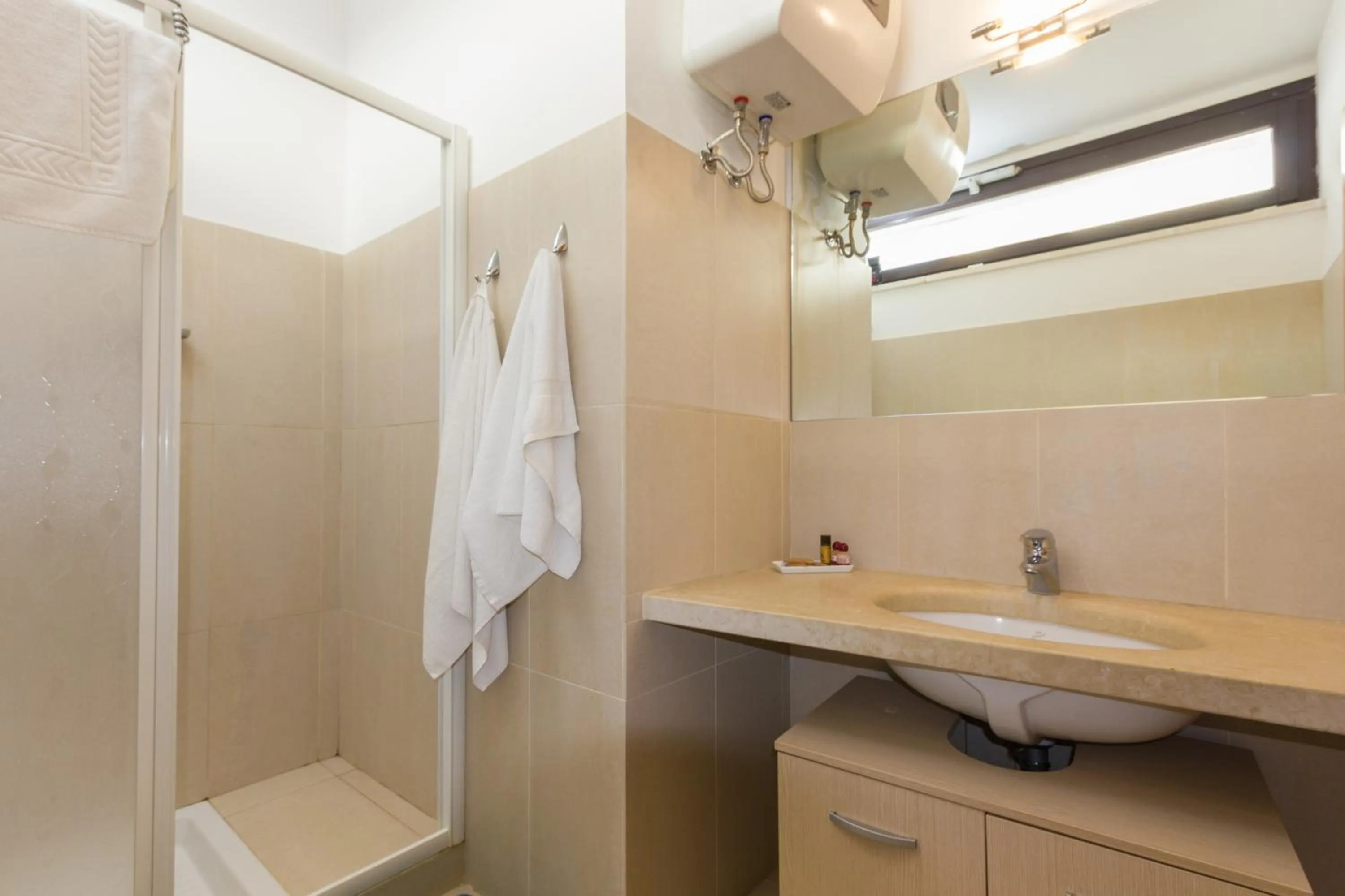 Shower in Kamena Residence