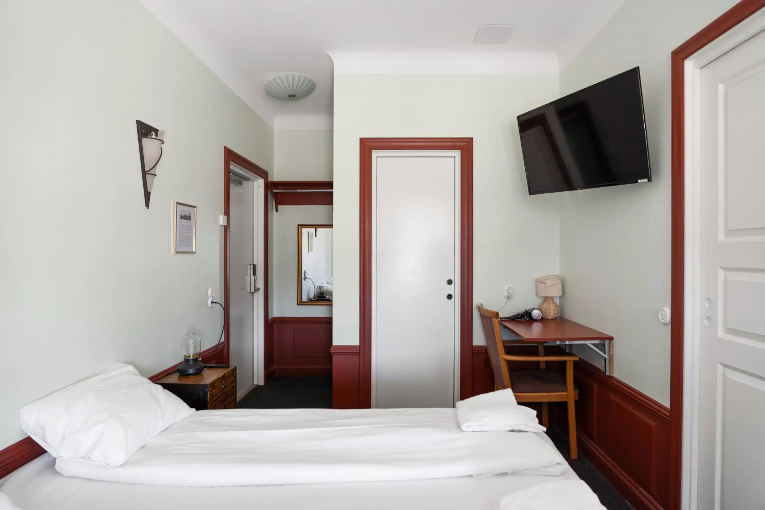 Double Room with Private Bathroom & Windows in Hotell Skeppsbron Double Room with Private Bathroom & Windows in Hotell Skeppsbron