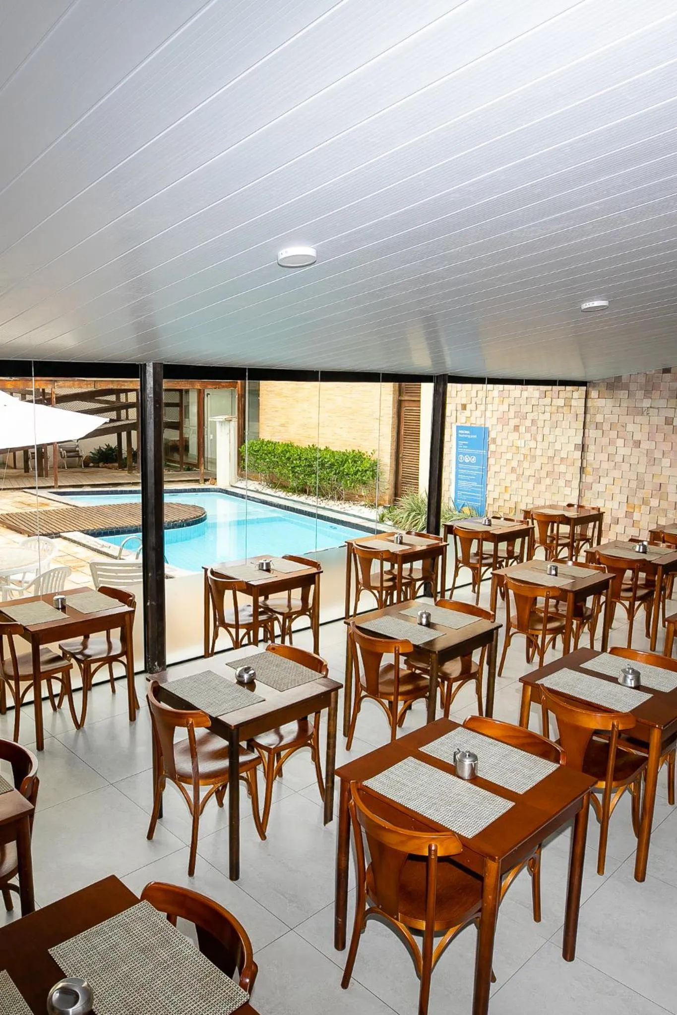Restaurant/places to eat in Yak Beach Hotel Natal