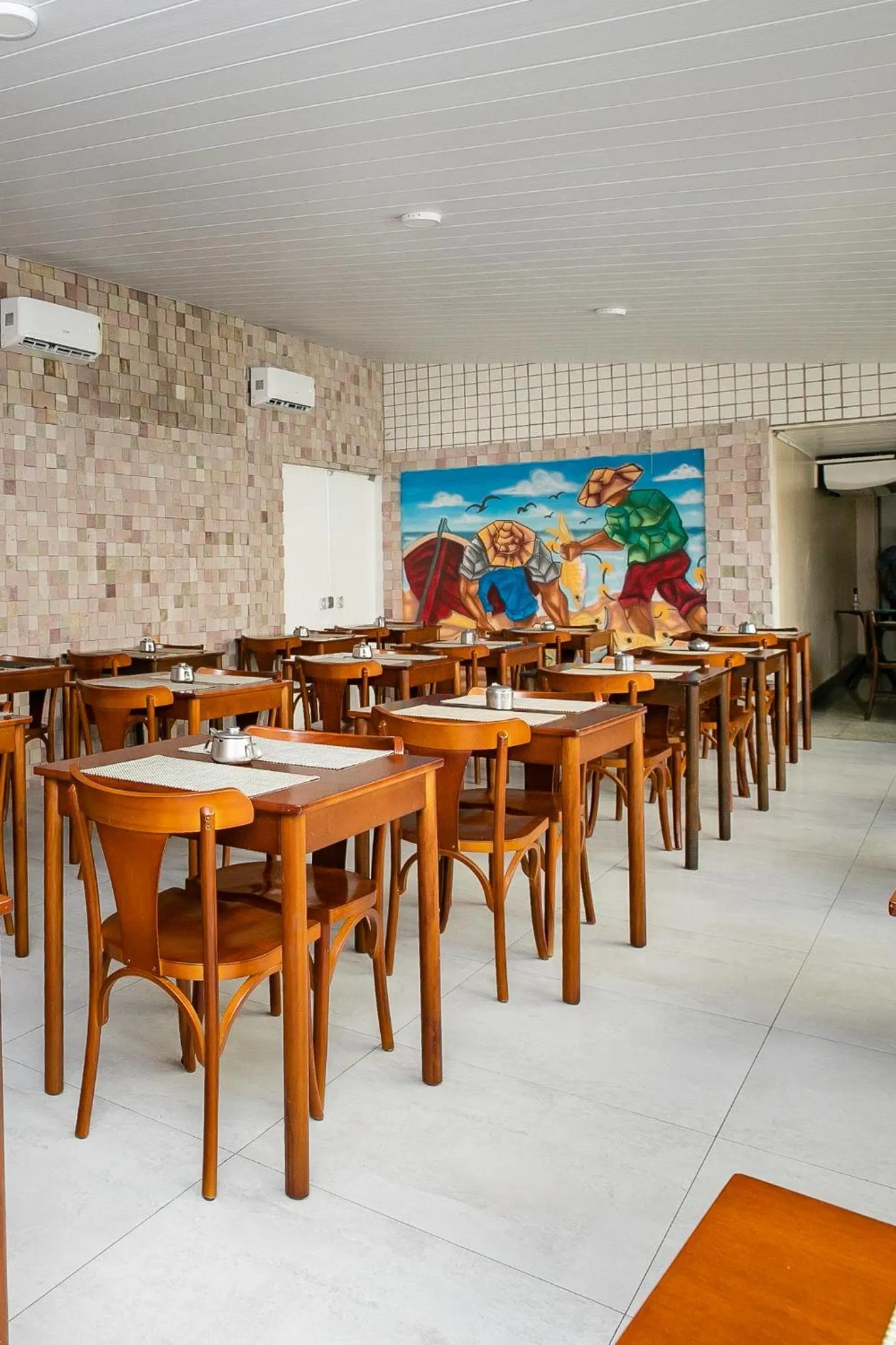 Restaurant/places to eat in Yak Beach Hotel Natal