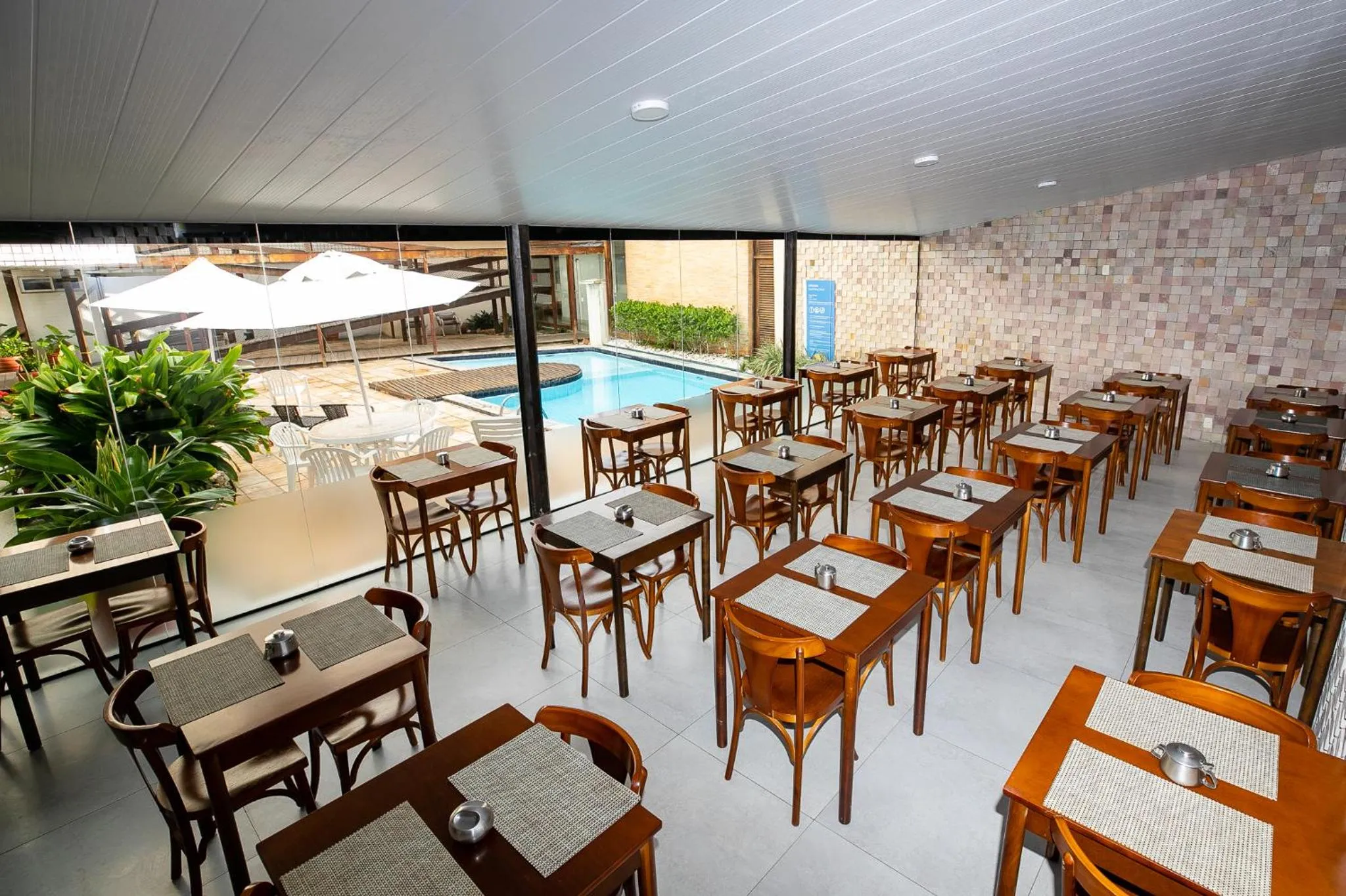 Restaurant/places to eat in Yak Beach Hotel Natal