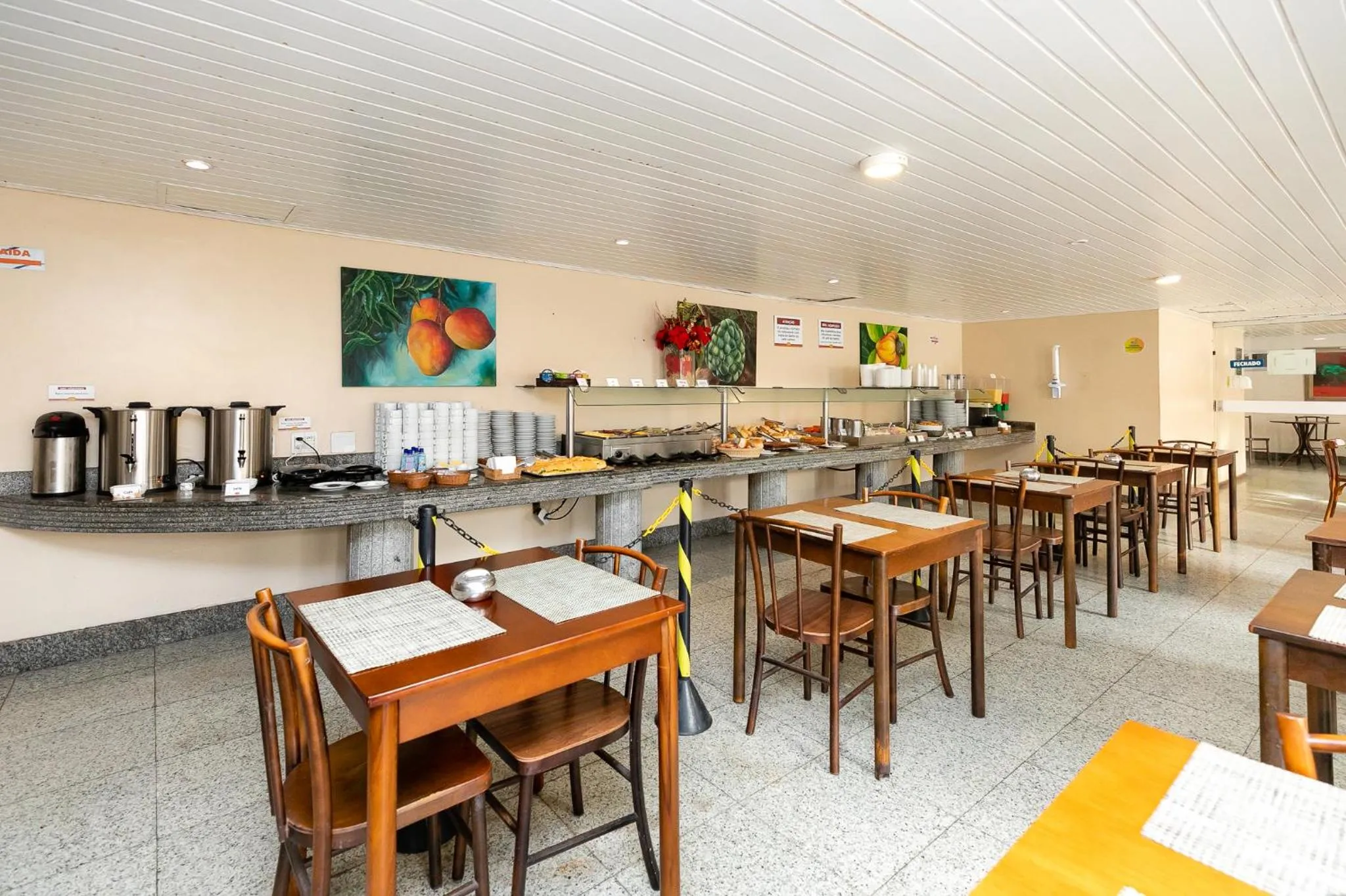 Restaurant/places to eat in Yak Beach Hotel Natal