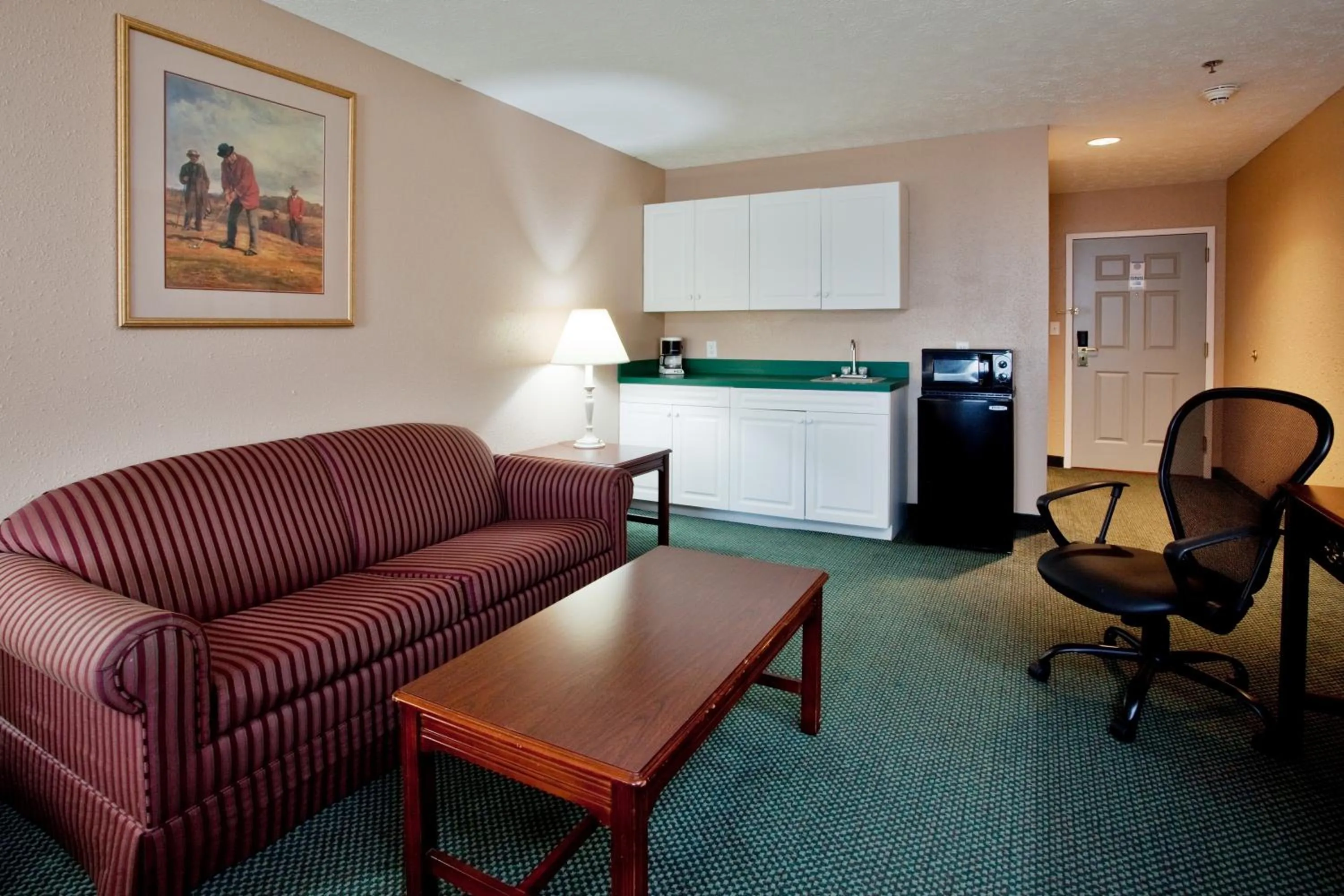 Photo of the whole room in Quality Inn Kilmarnock