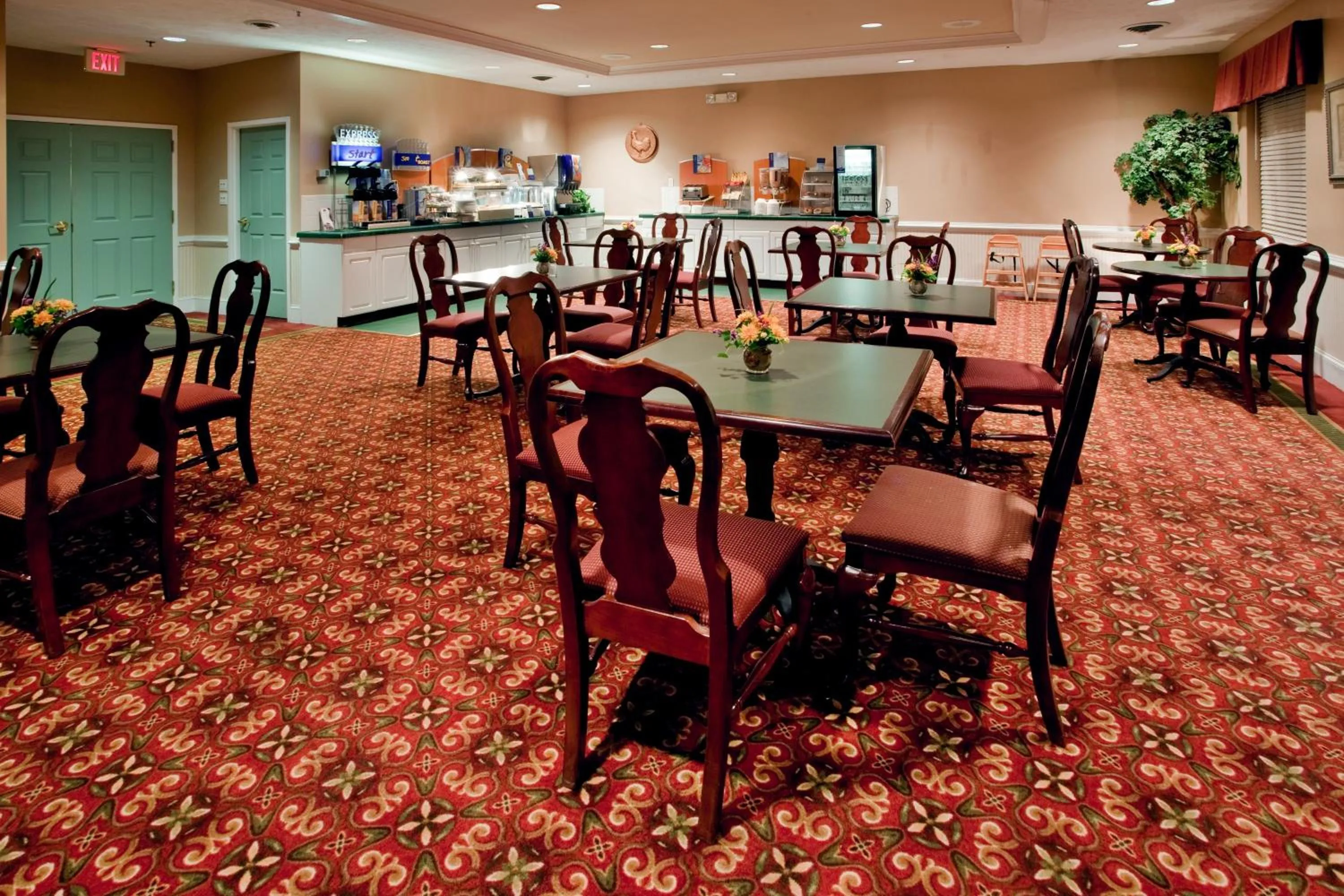 Dining area in Quality Inn Kilmarnock