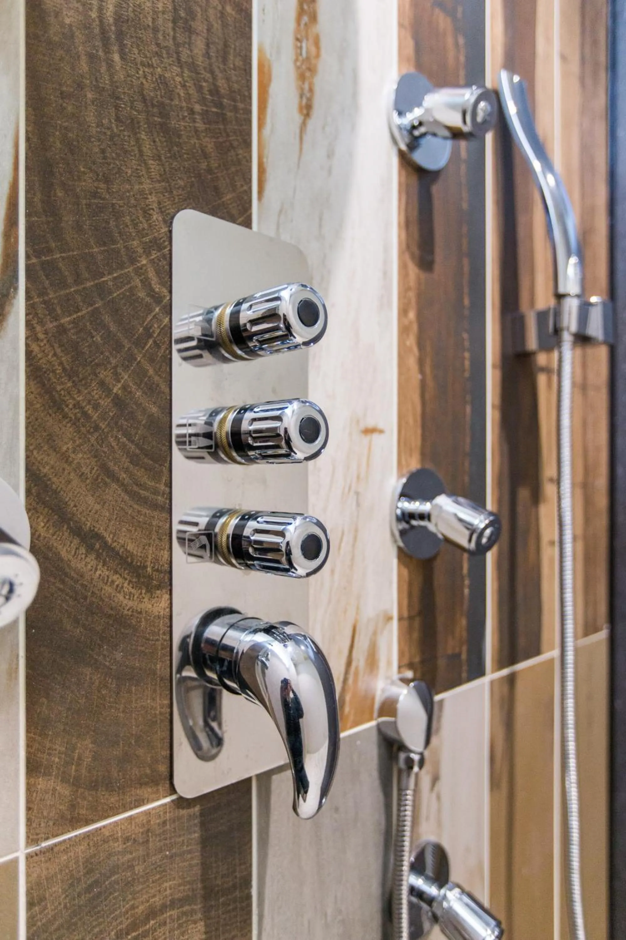 Shower in Sun Dialogue Hotel-By Cosmos Creation