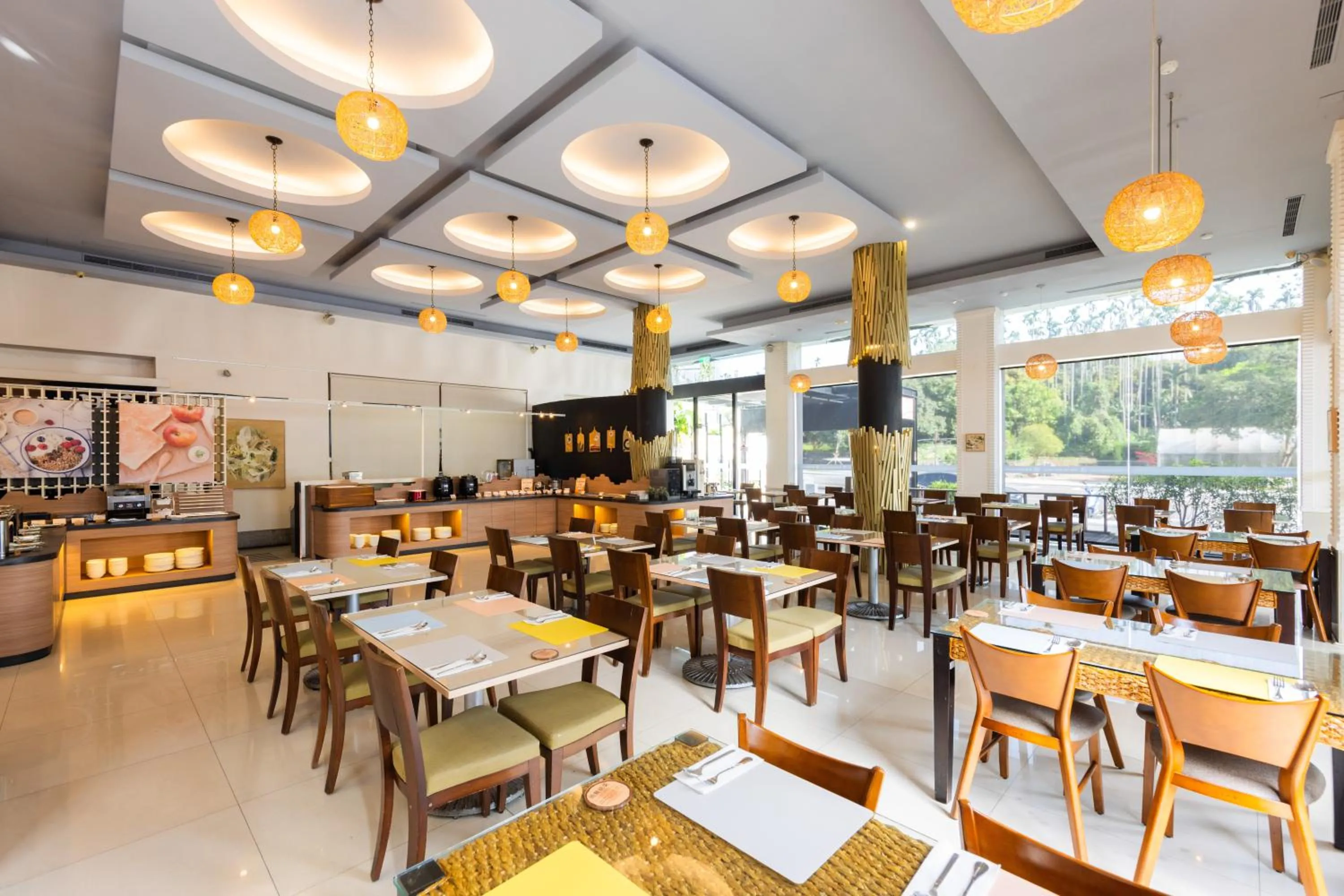 Restaurant/places to eat in Sun Dialogue Hotel-By Cosmos Creation