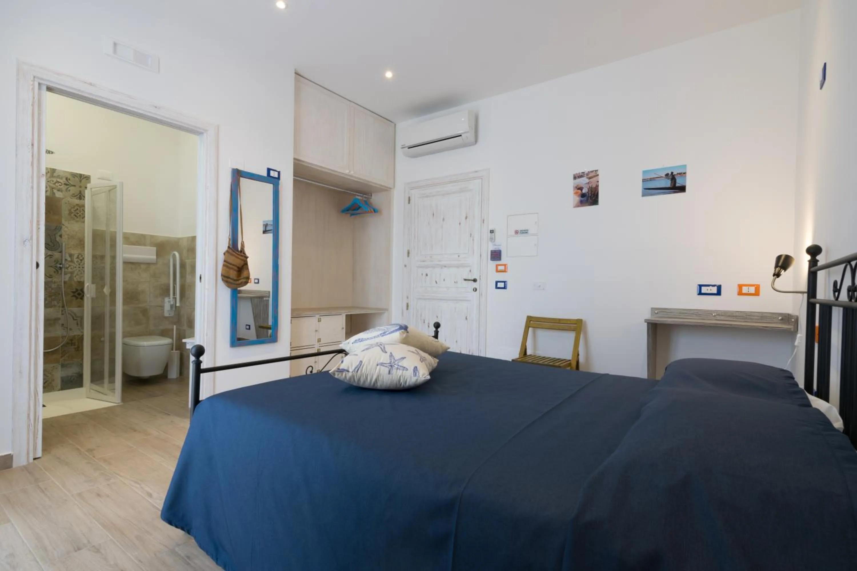 Photo of the whole room, Bed in Timbuktu Hostel