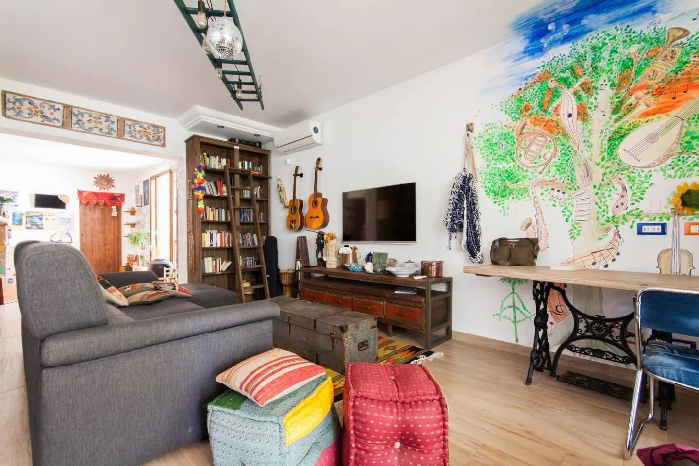 Communal lounge/ TV room in Timbuktu Hostel