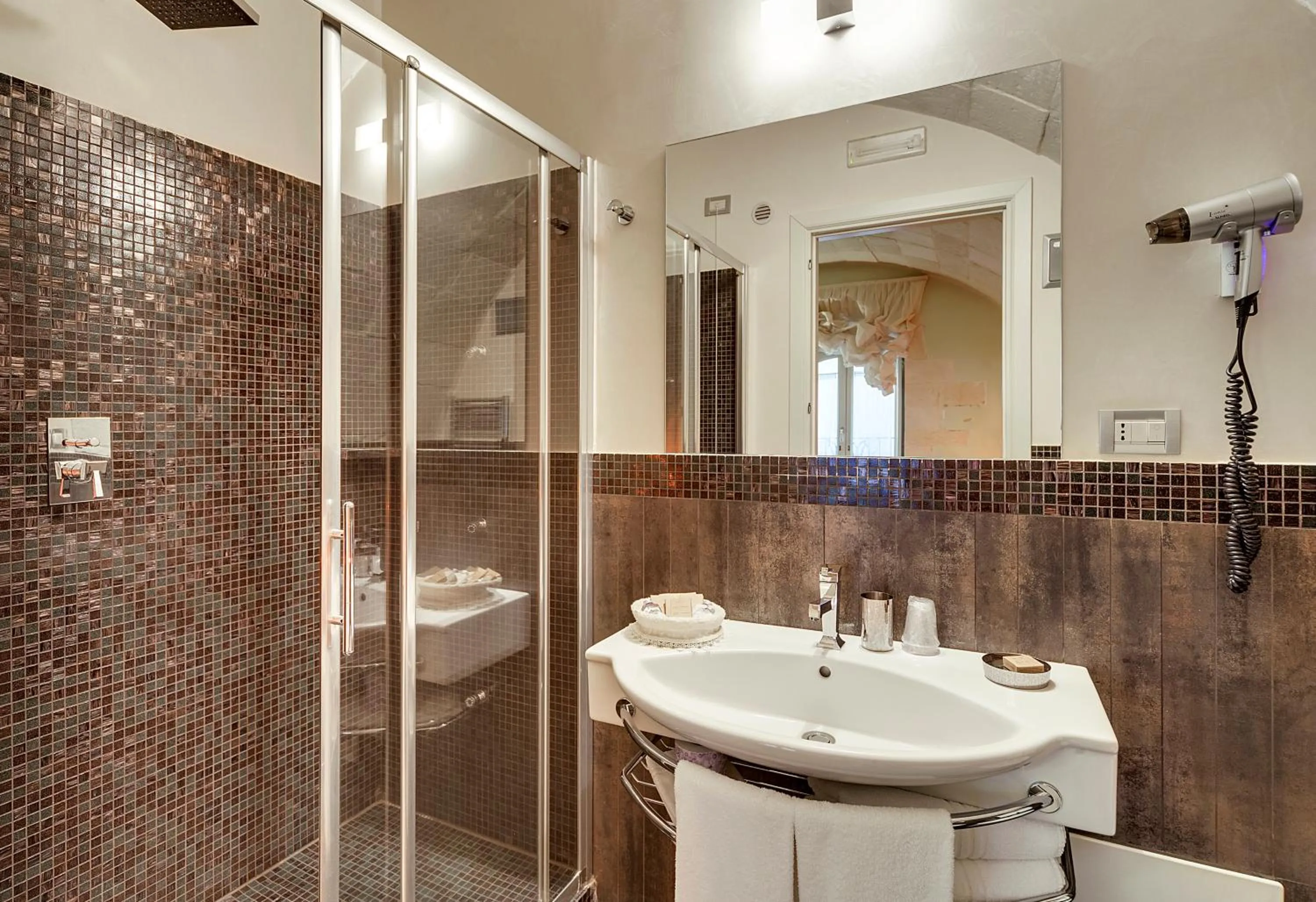 Shower in Relais Antica Badia - San Maurizio 1619